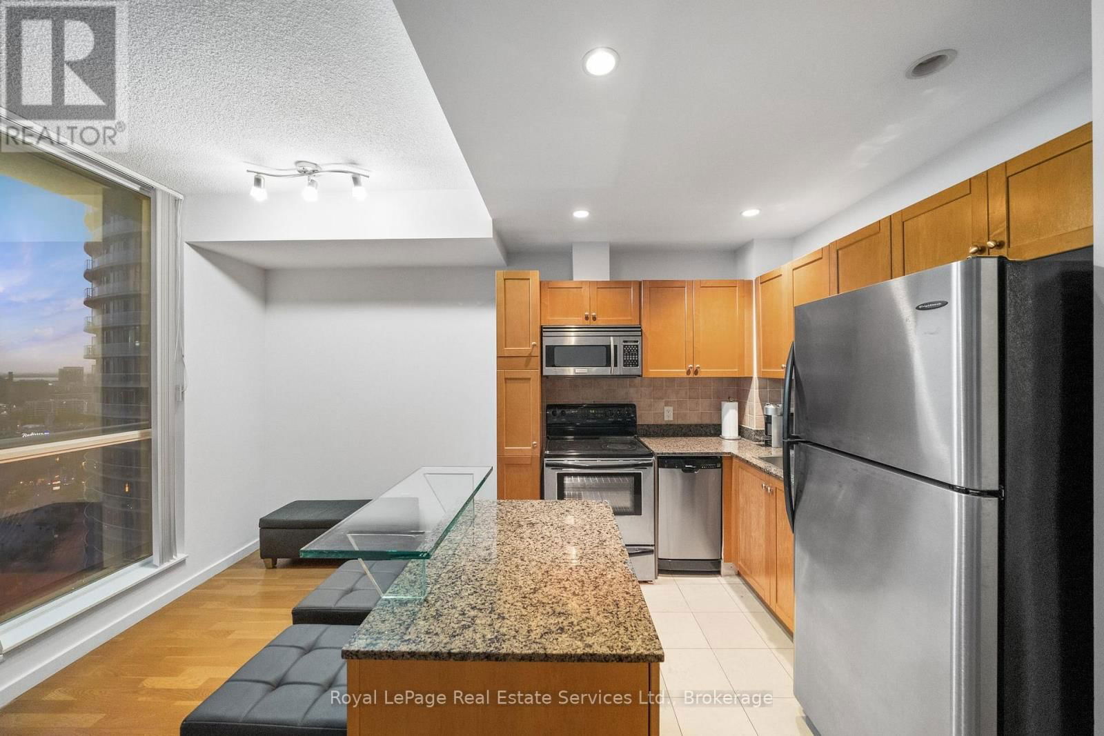 2208 - 208 QUEENS QUAY W Image 4