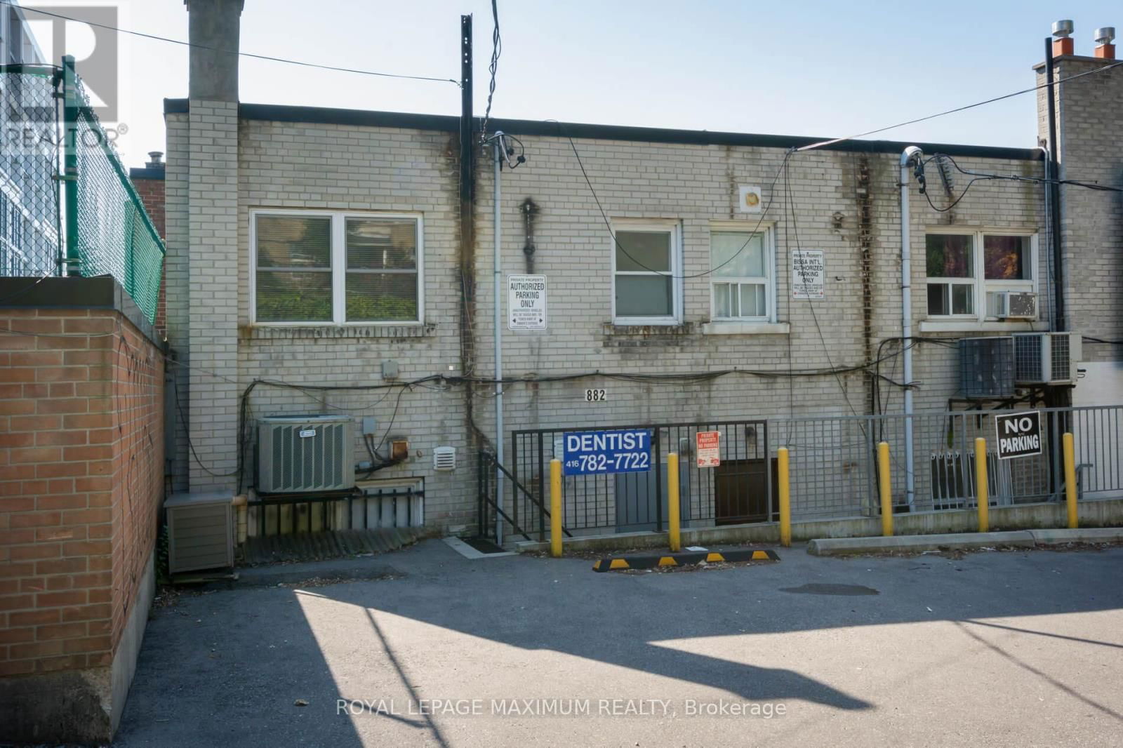 882 EGLINTON AVENUE W Image 24