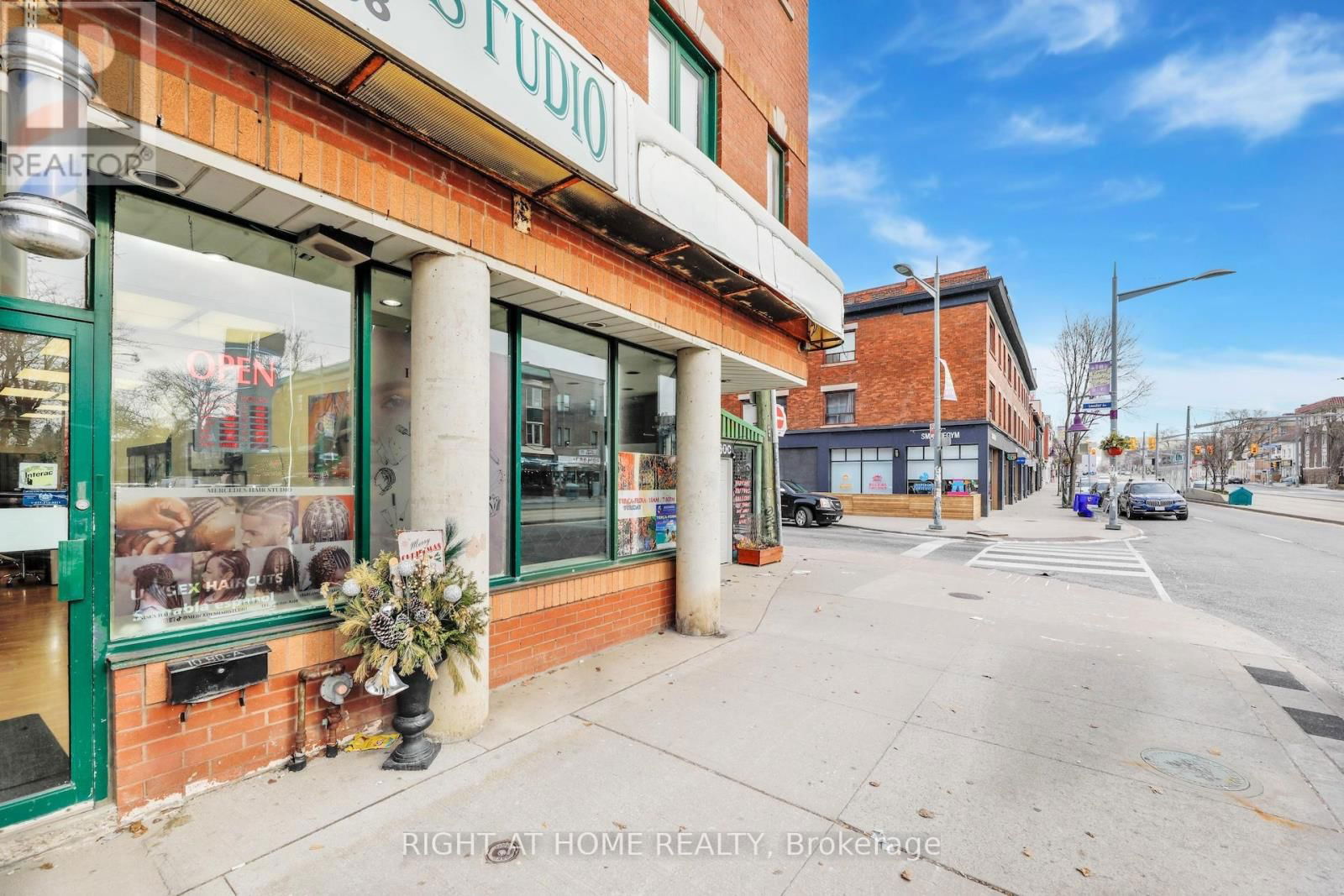 1080 ST CLAIR AVENUE W Image 4