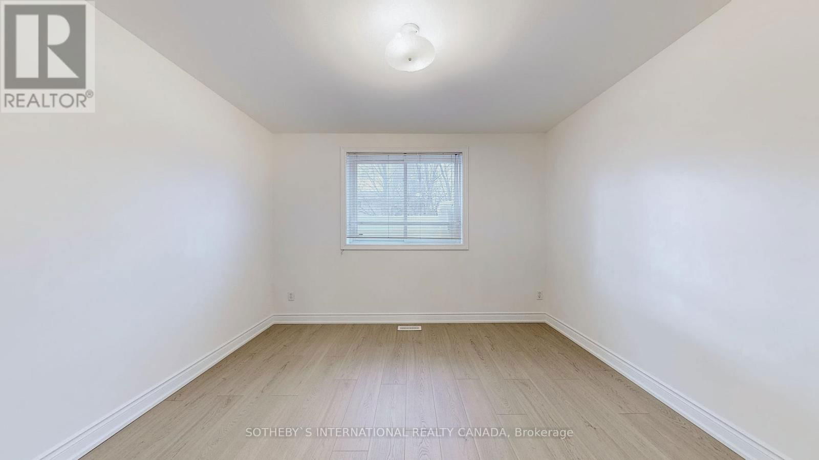 M - 20 NIANTIC CRESCENT Image 19