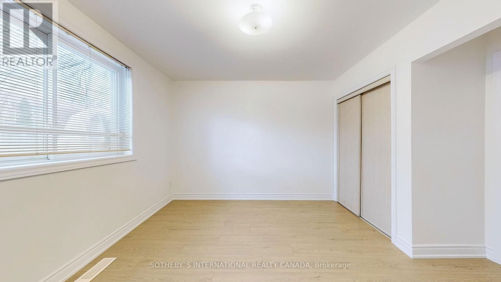 M - 20 NIANTIC CRESCENT Image 21