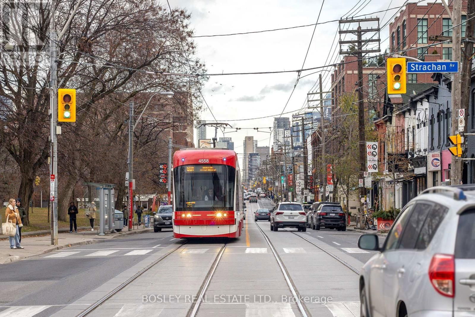 PH6 - 955 QUEEN STREET W Image 35