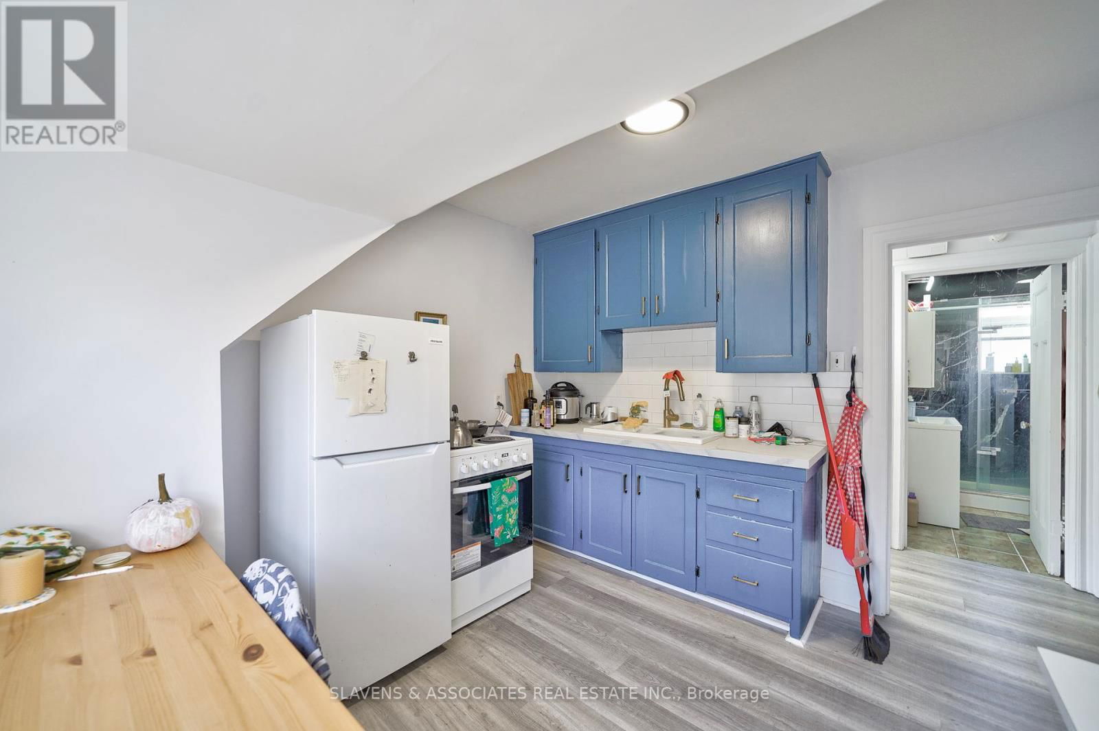 501 PALMERSTON BOULEVARD Image 32