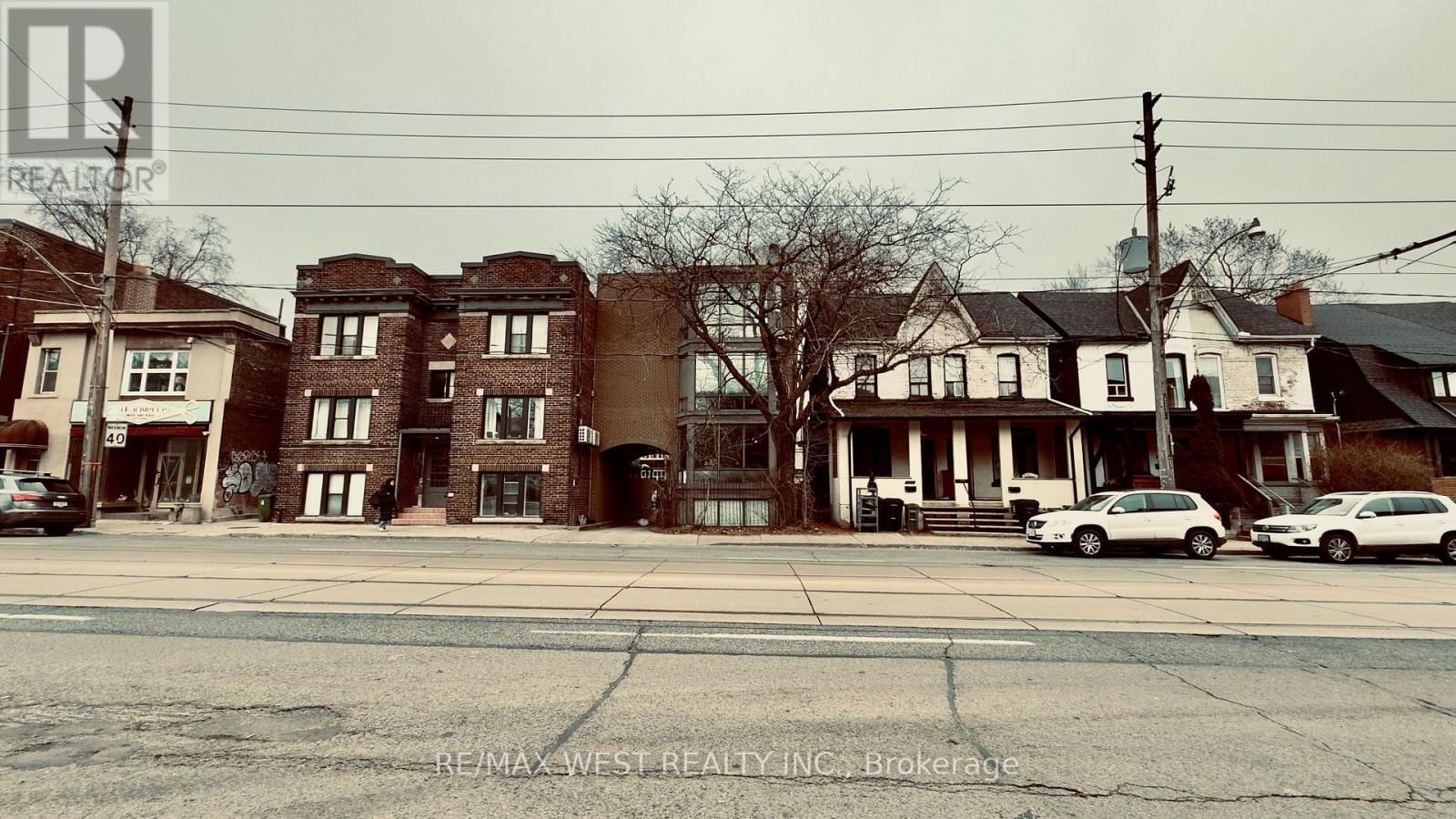 1061 BATHURST STREET Image 3