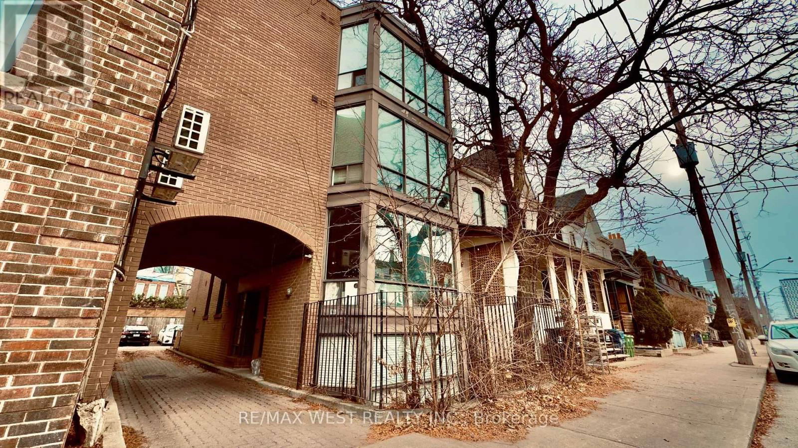 1061 BATHURST STREET Image 4