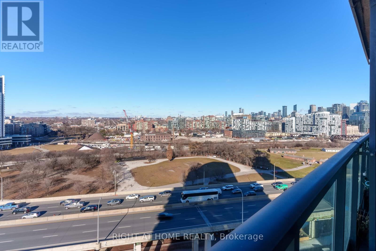 1807 - 231 FORT YORK BOULEVARD Image 32