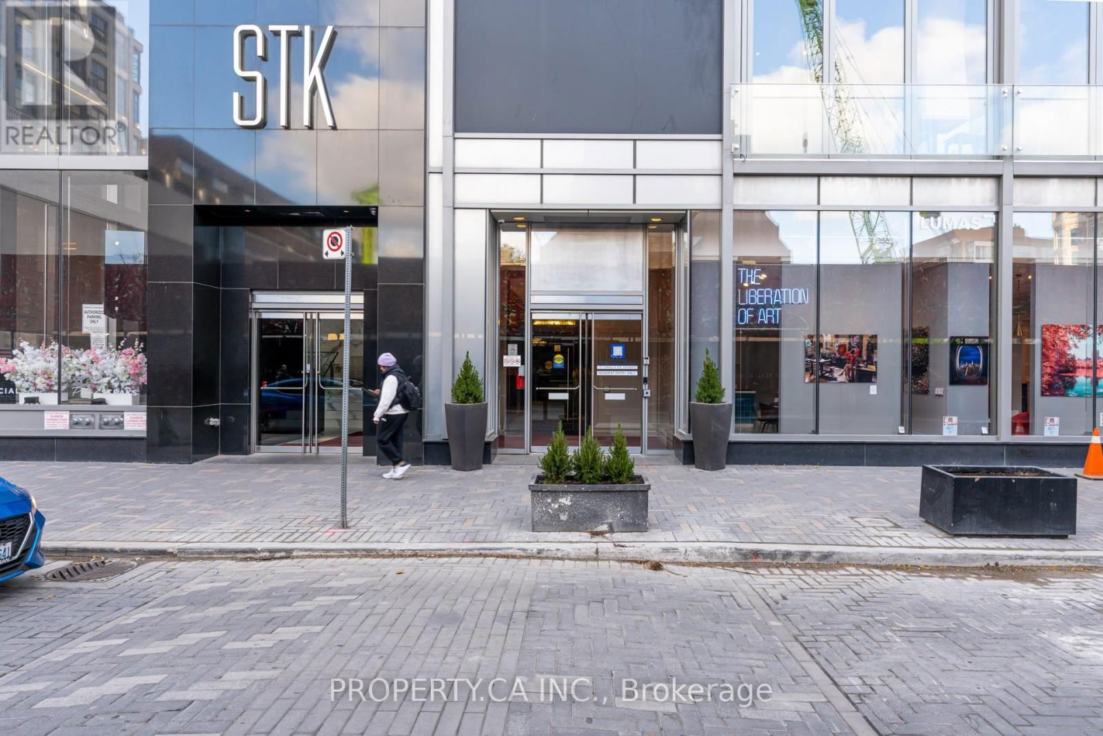 1514 - 155 YORKVILLE AVENUE Image 4