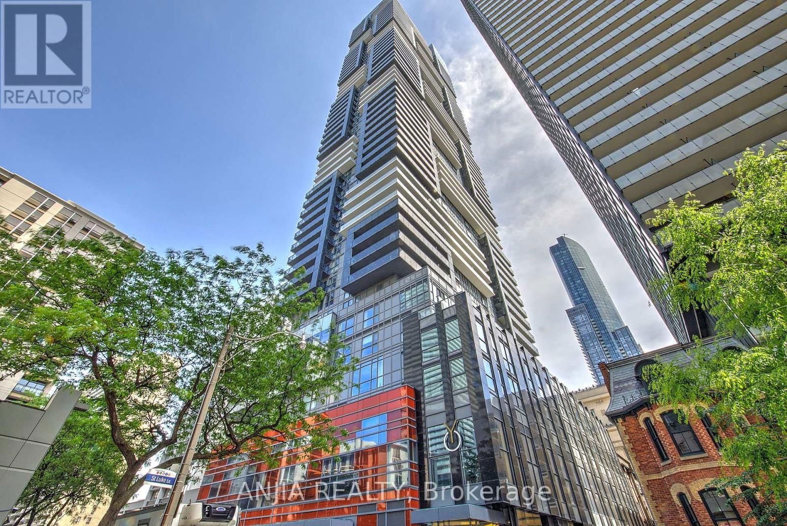 3008 - 7 GRENVILLE STREET Image 22