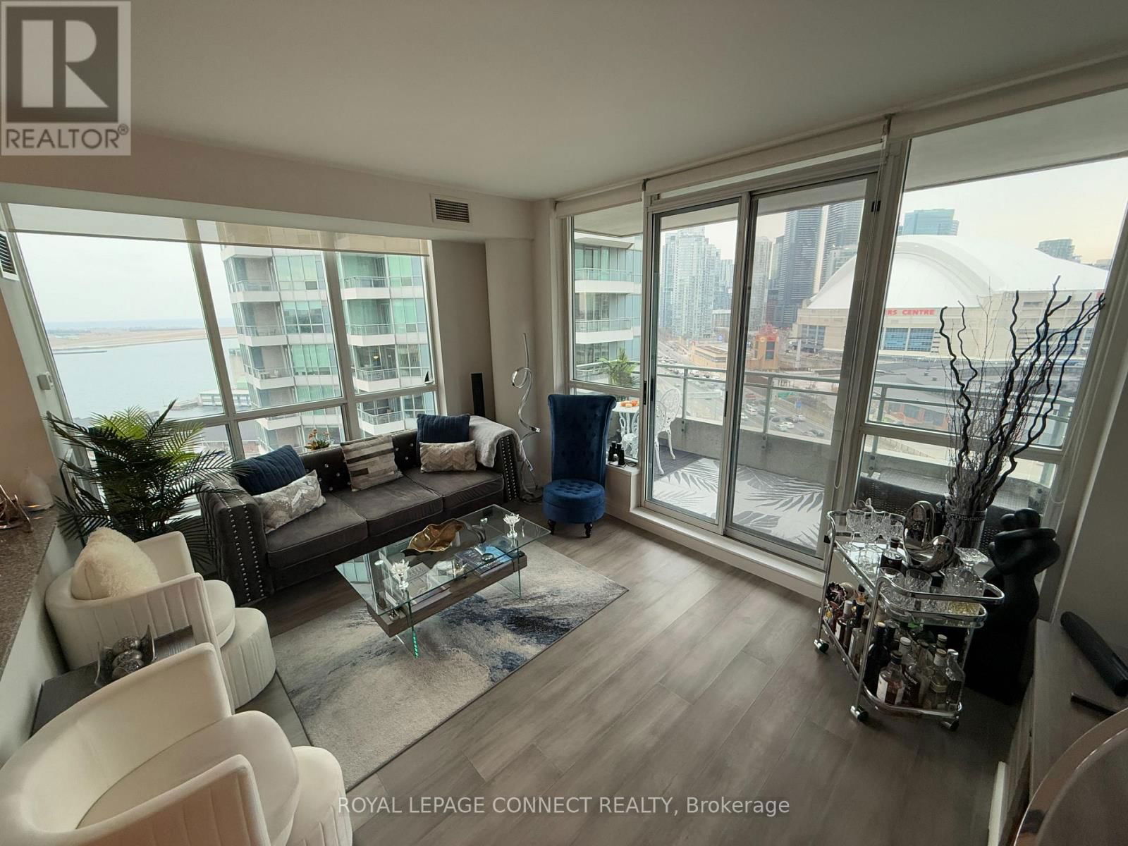 1811 - 228 QUEENS QUAY W Image 6