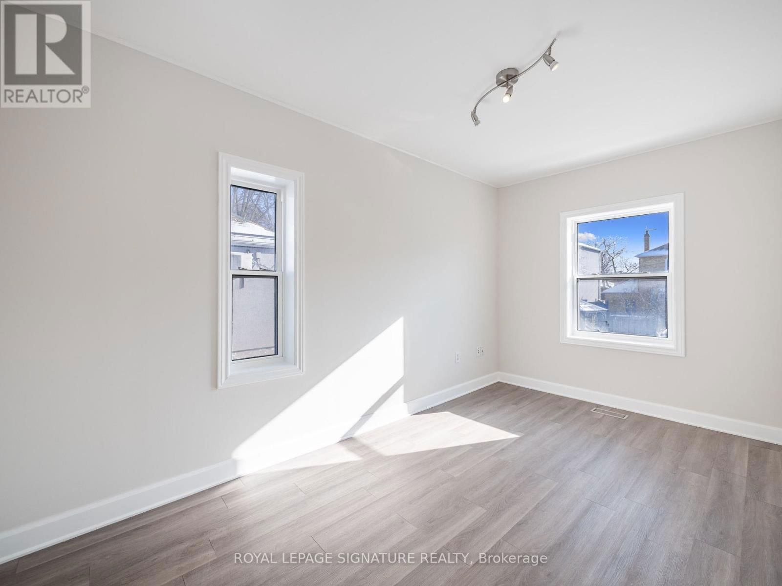 143 SHEPPARD AVENUE W Image 12