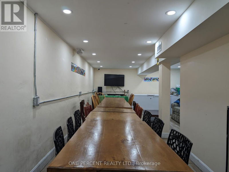 Image #1 of Restaurant for Sale at 3795 Bathurst Street, Toronto , Ontario