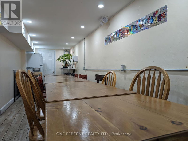 Image #1 of Restaurant for Sale at 3795 Bathurst Street, Toronto , Ontario
