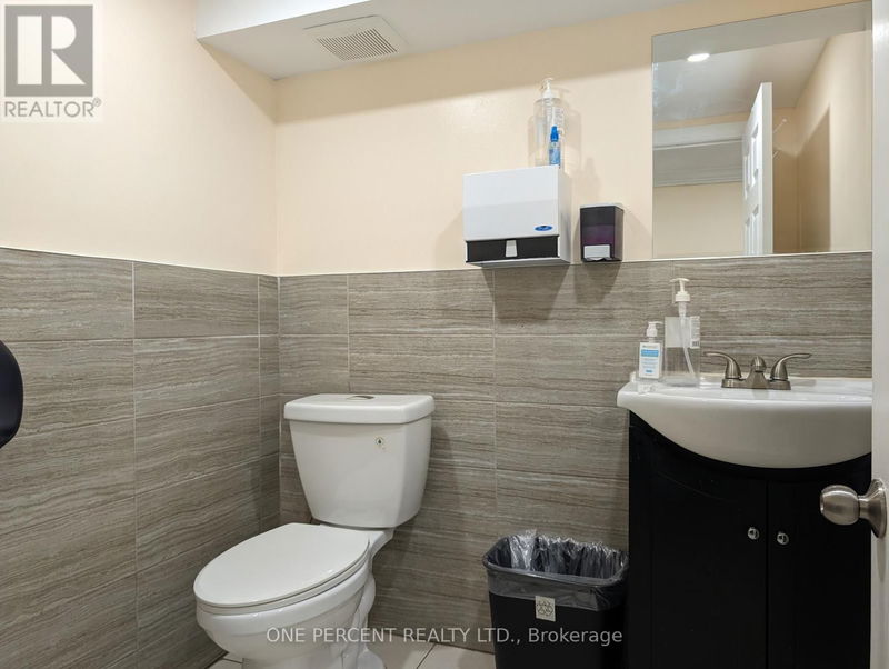 Image #1 of Restaurant for Sale at 3795 Bathurst Street, Toronto , Ontario