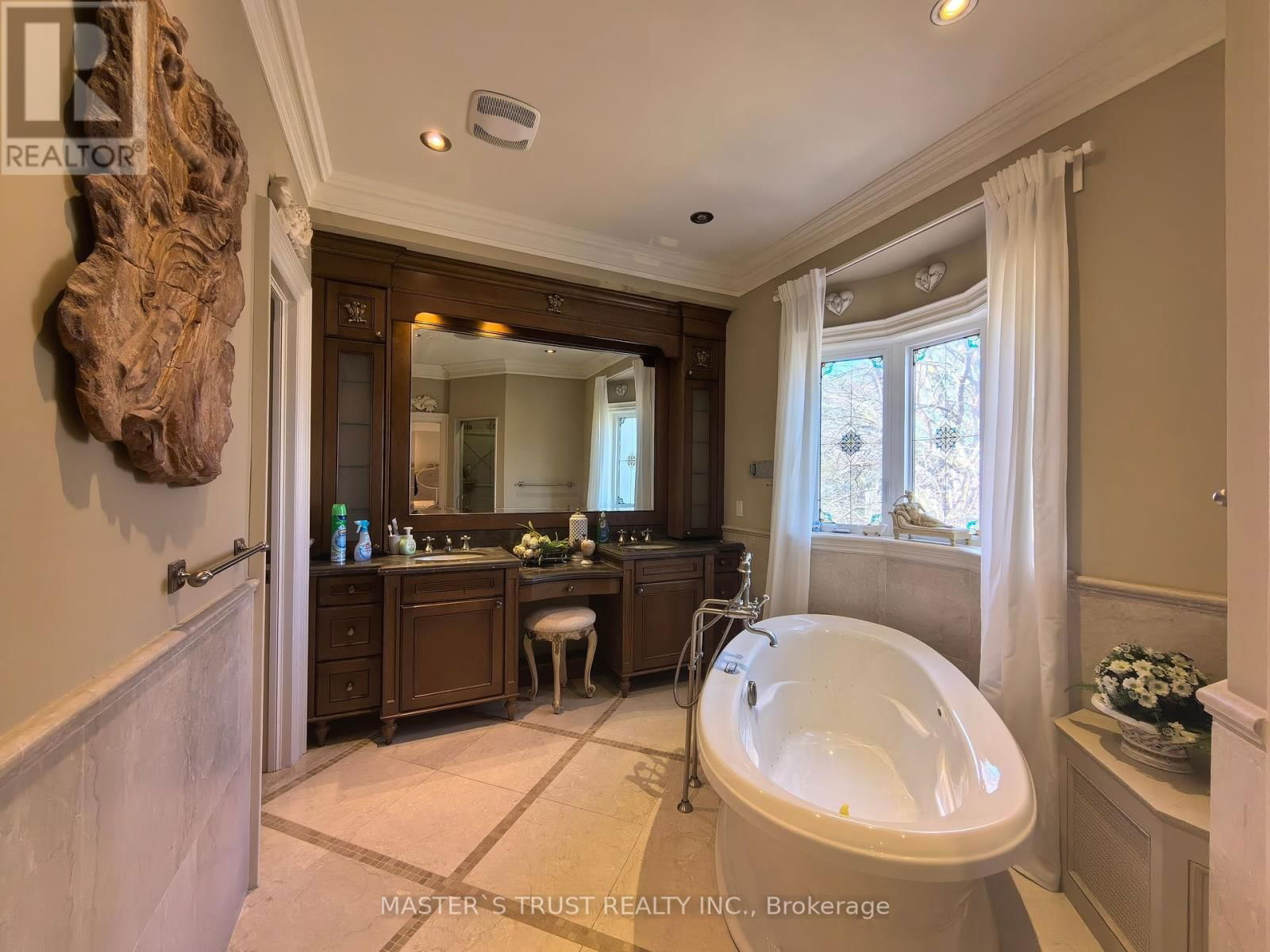 216 PARKVIEW AVENUE Image 12
