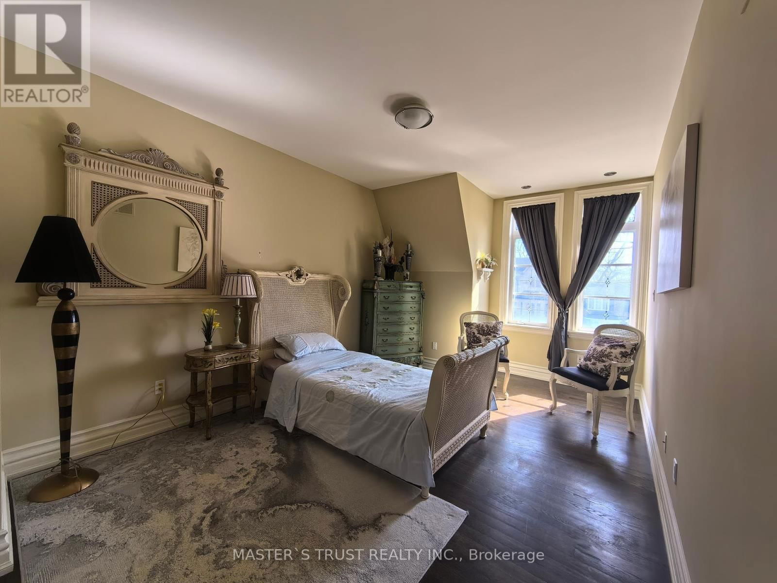 216 PARKVIEW AVENUE Image 13