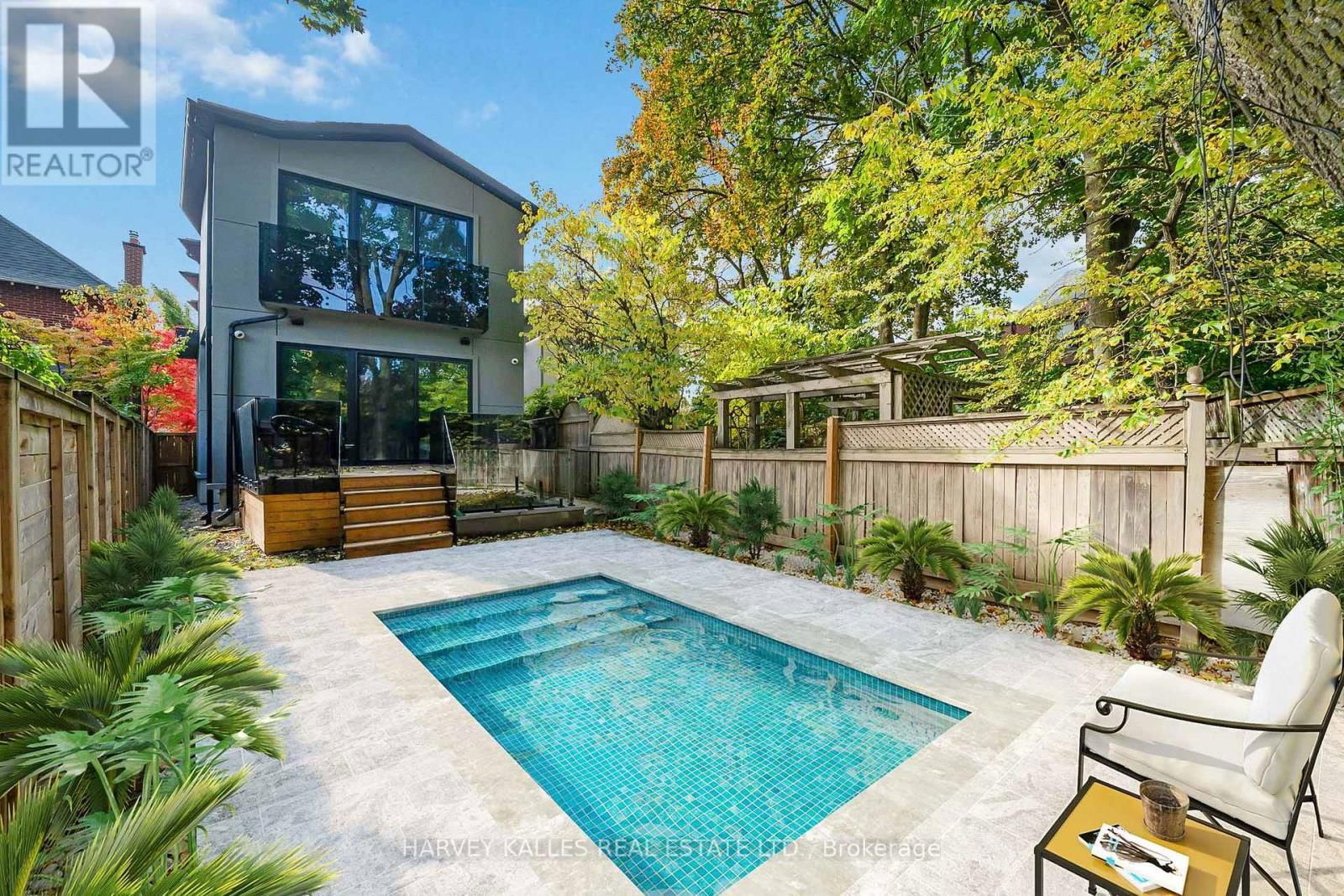 4 DOUGLAS CRESCENT Image 43