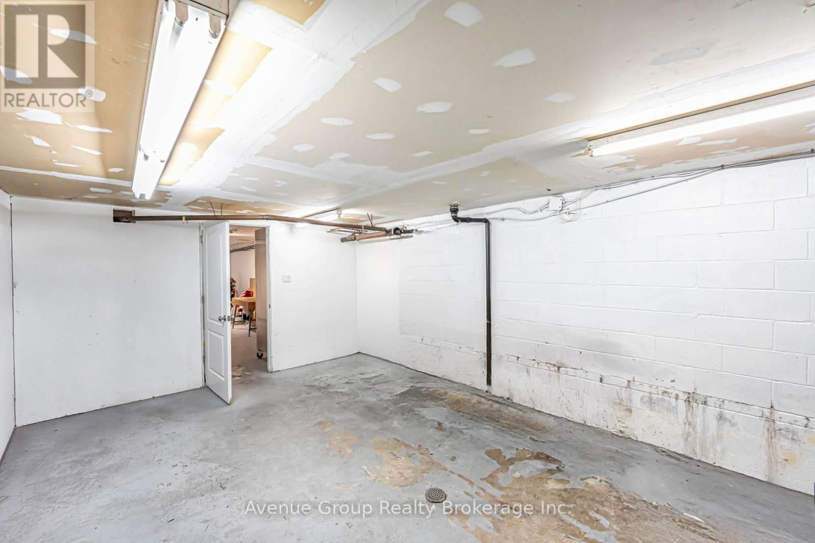 833 QUEEN STREET WEST Image 12
