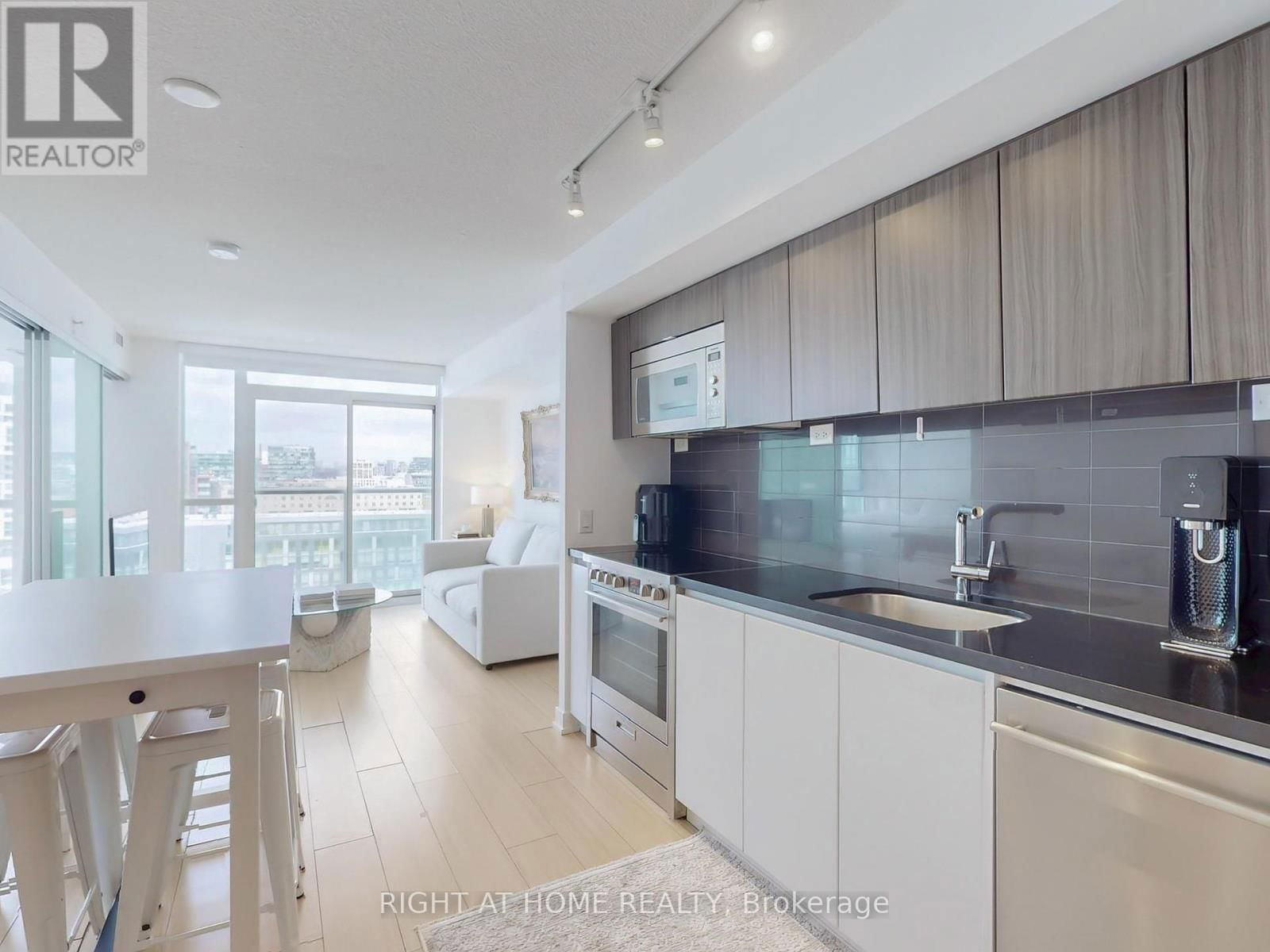 1610 - 85 QUEENS WHARF ROAD Image 1