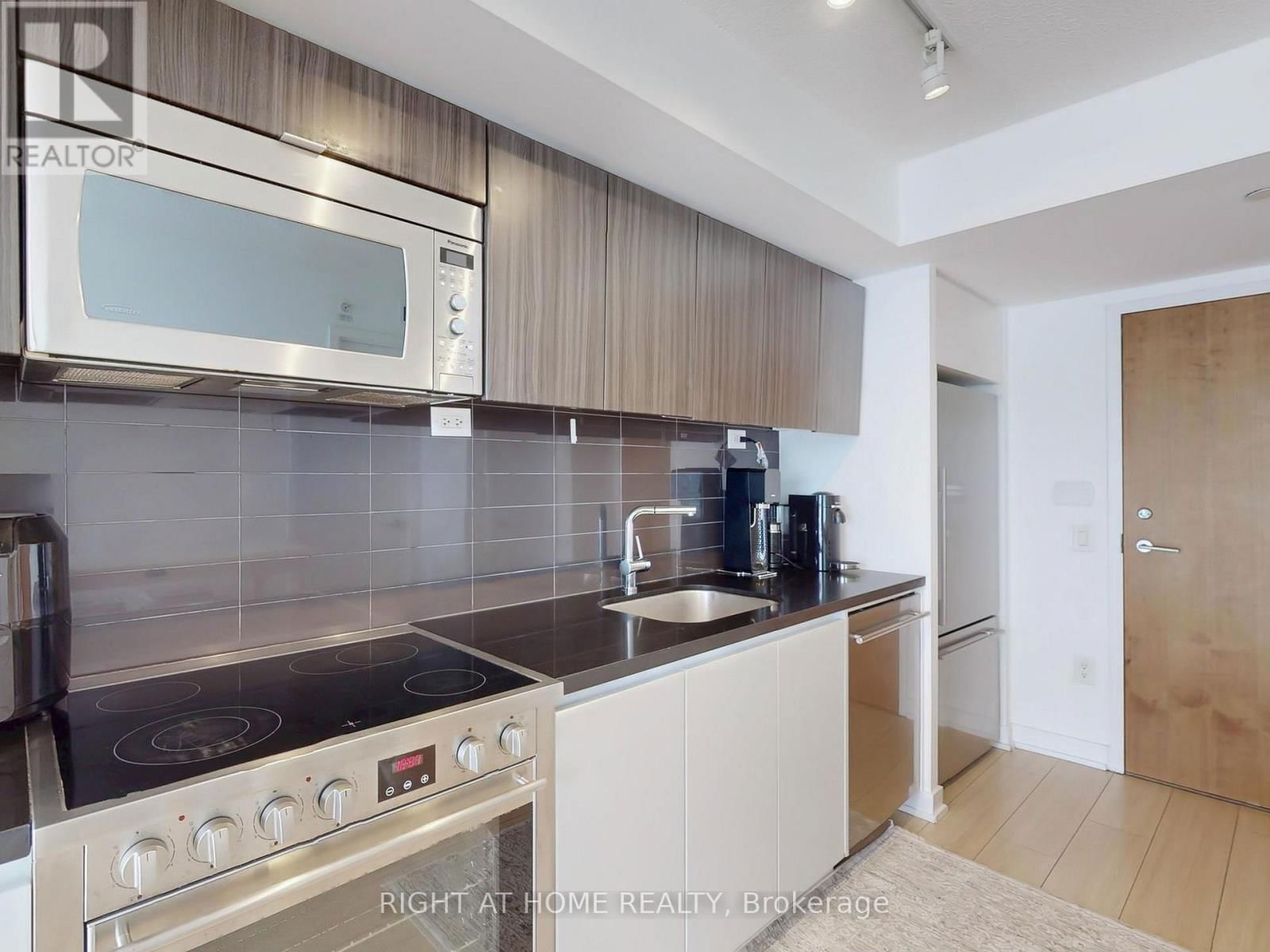 1610 - 85 QUEENS WHARF ROAD Image 11