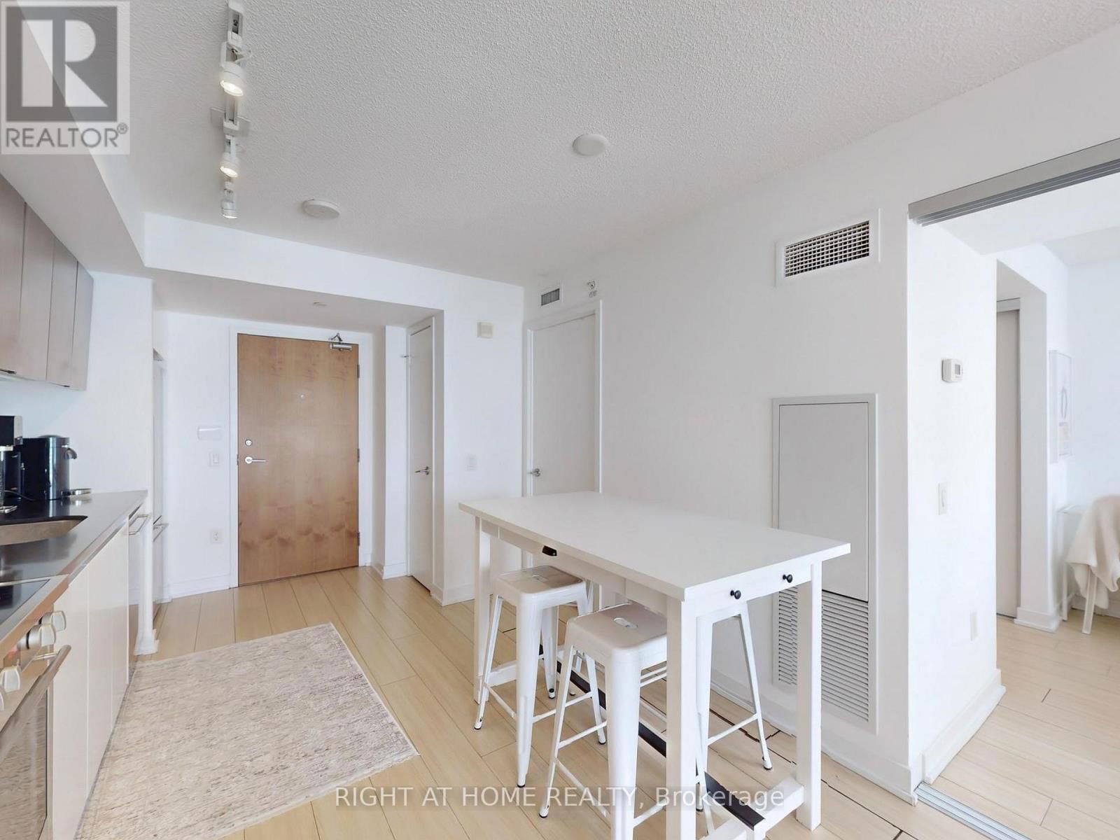 1610 - 85 QUEENS WHARF ROAD Image 12