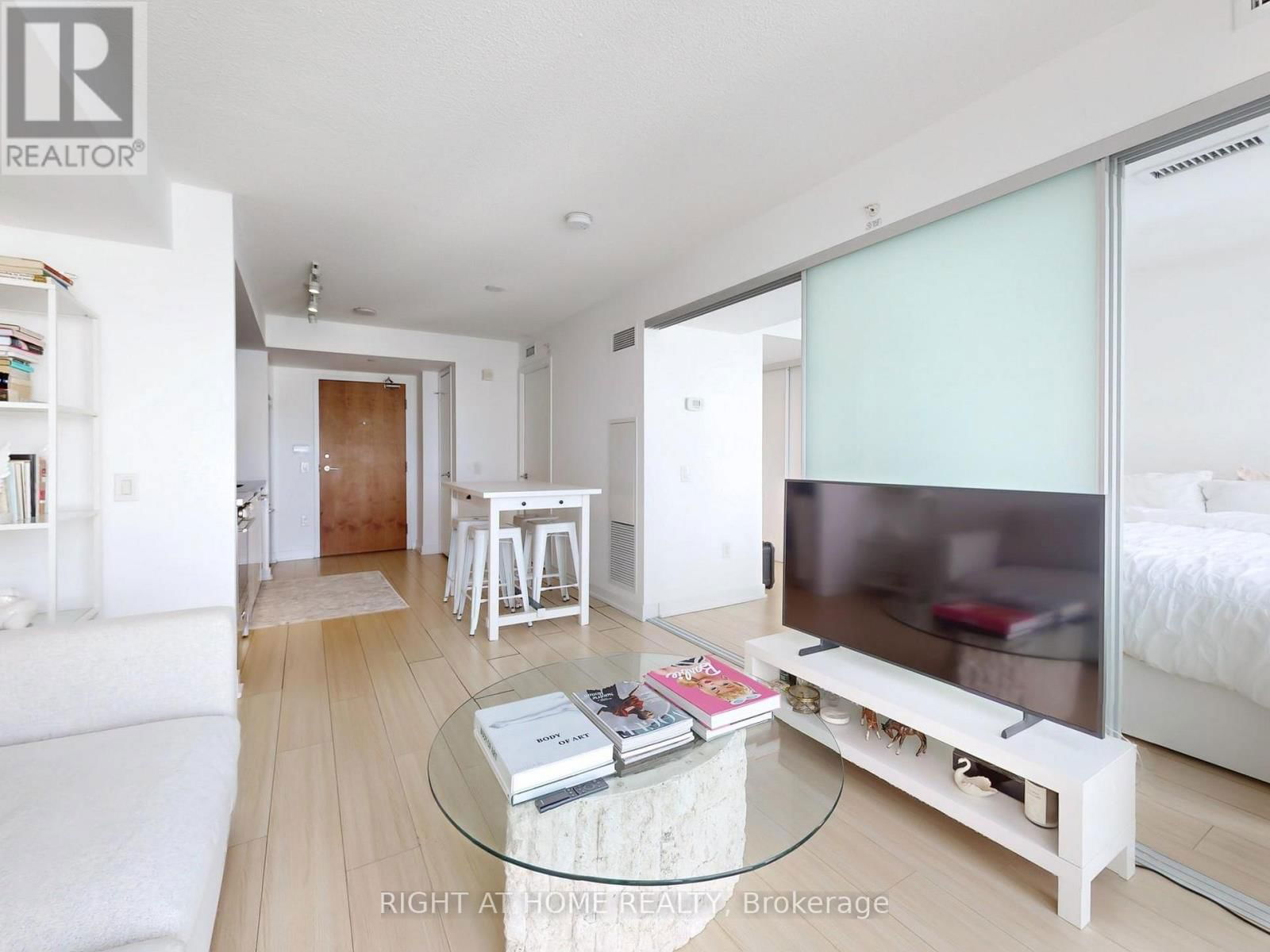 1610 - 85 QUEENS WHARF ROAD Image 14