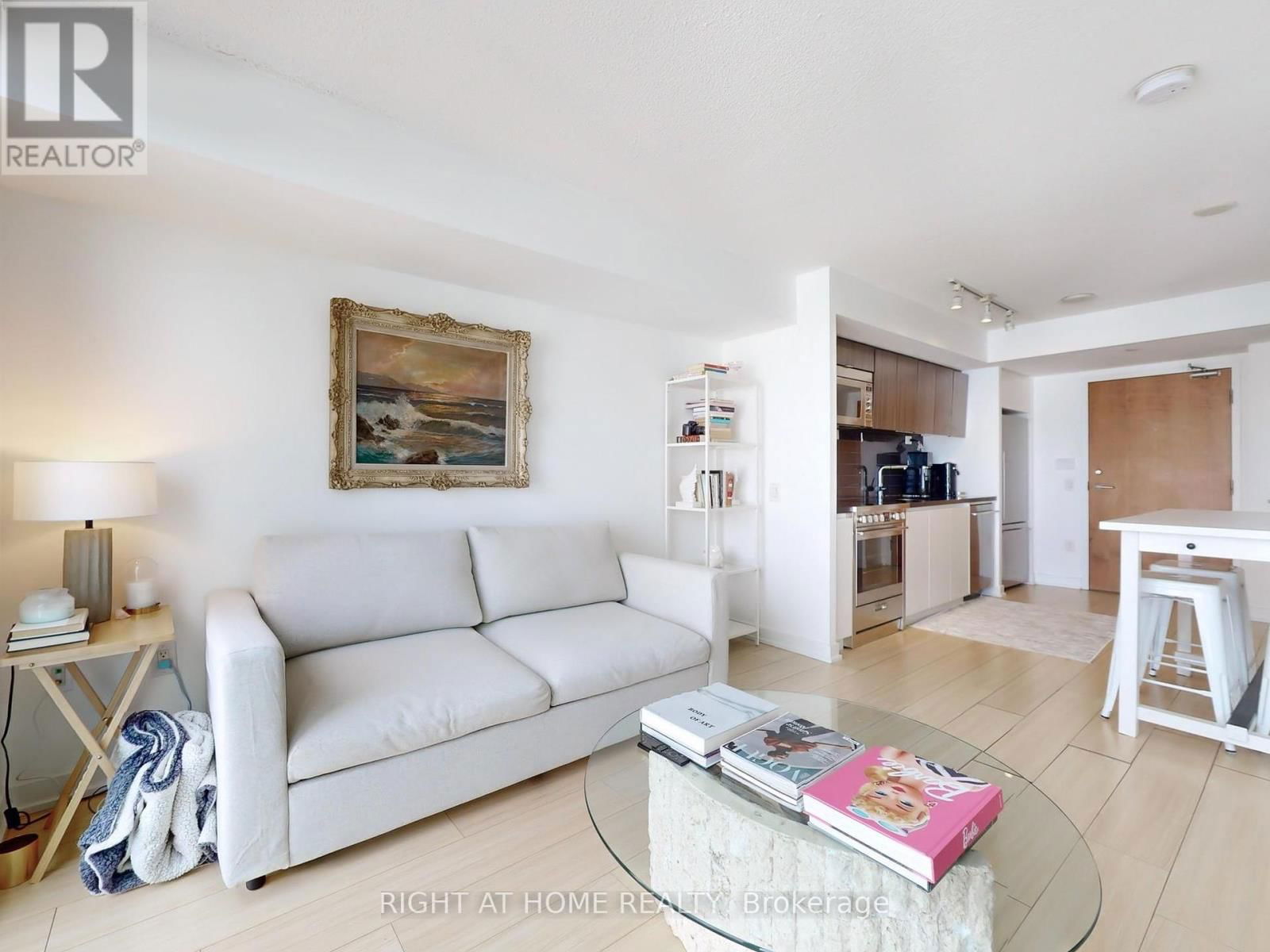 1610 - 85 QUEENS WHARF ROAD Image 2
