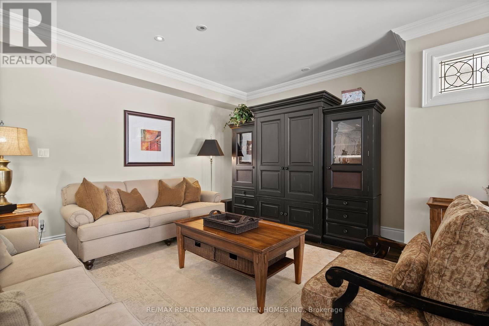 72 TEDDINGTON PARK AVENUE Image 14