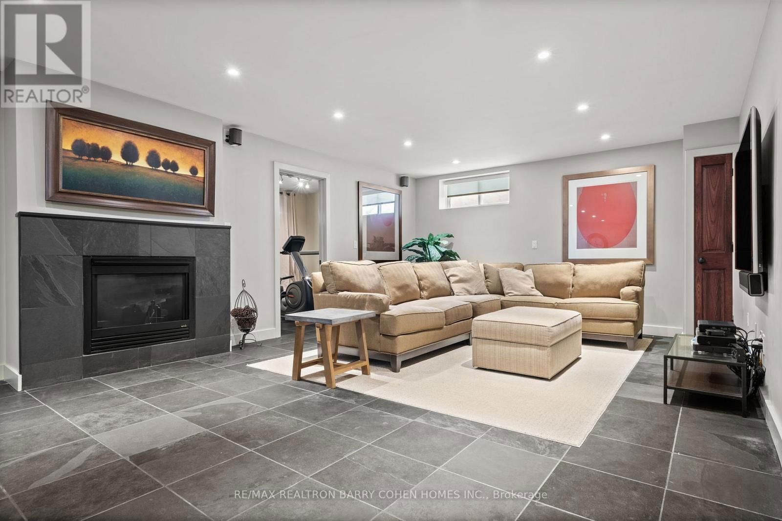 72 TEDDINGTON PARK AVENUE Image 29
