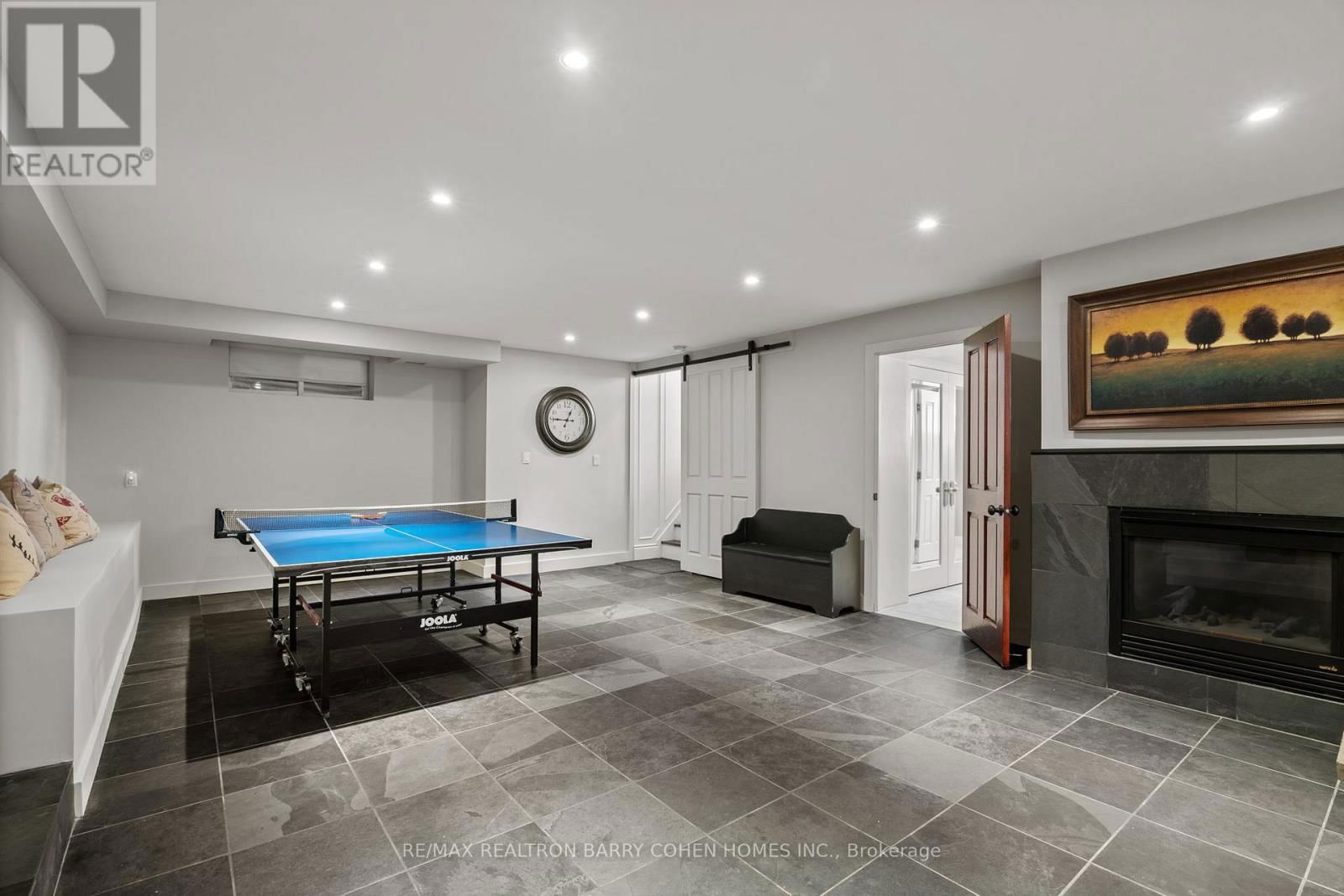 72 TEDDINGTON PARK AVENUE Image 30