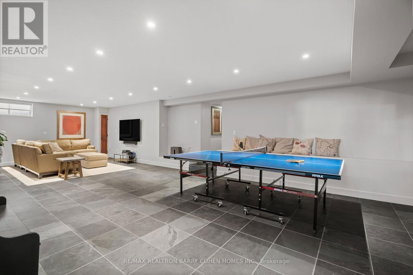 72 TEDDINGTON PARK AVENUE Image 31