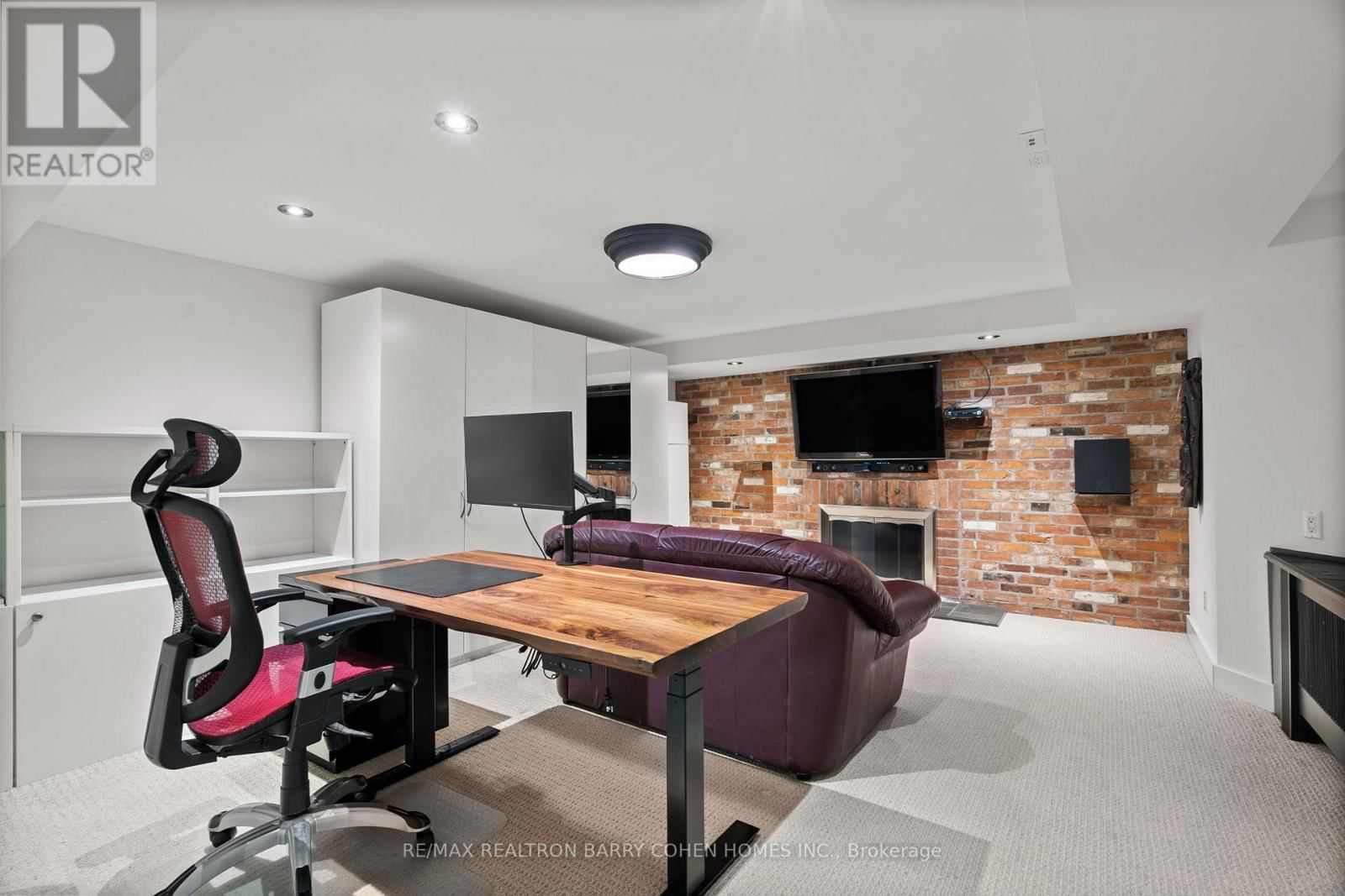72 TEDDINGTON PARK AVENUE Image 32