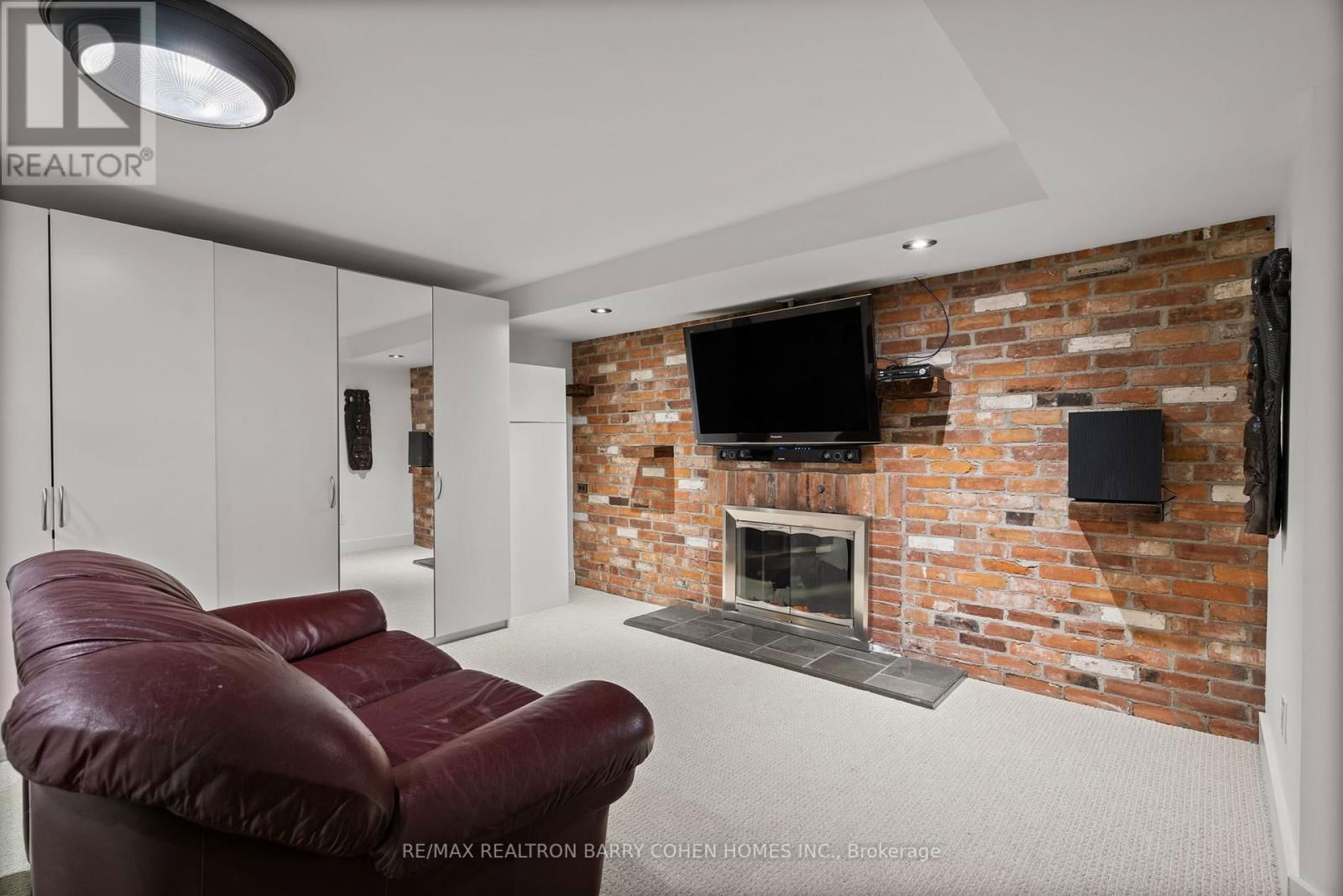 72 TEDDINGTON PARK AVENUE Image 33