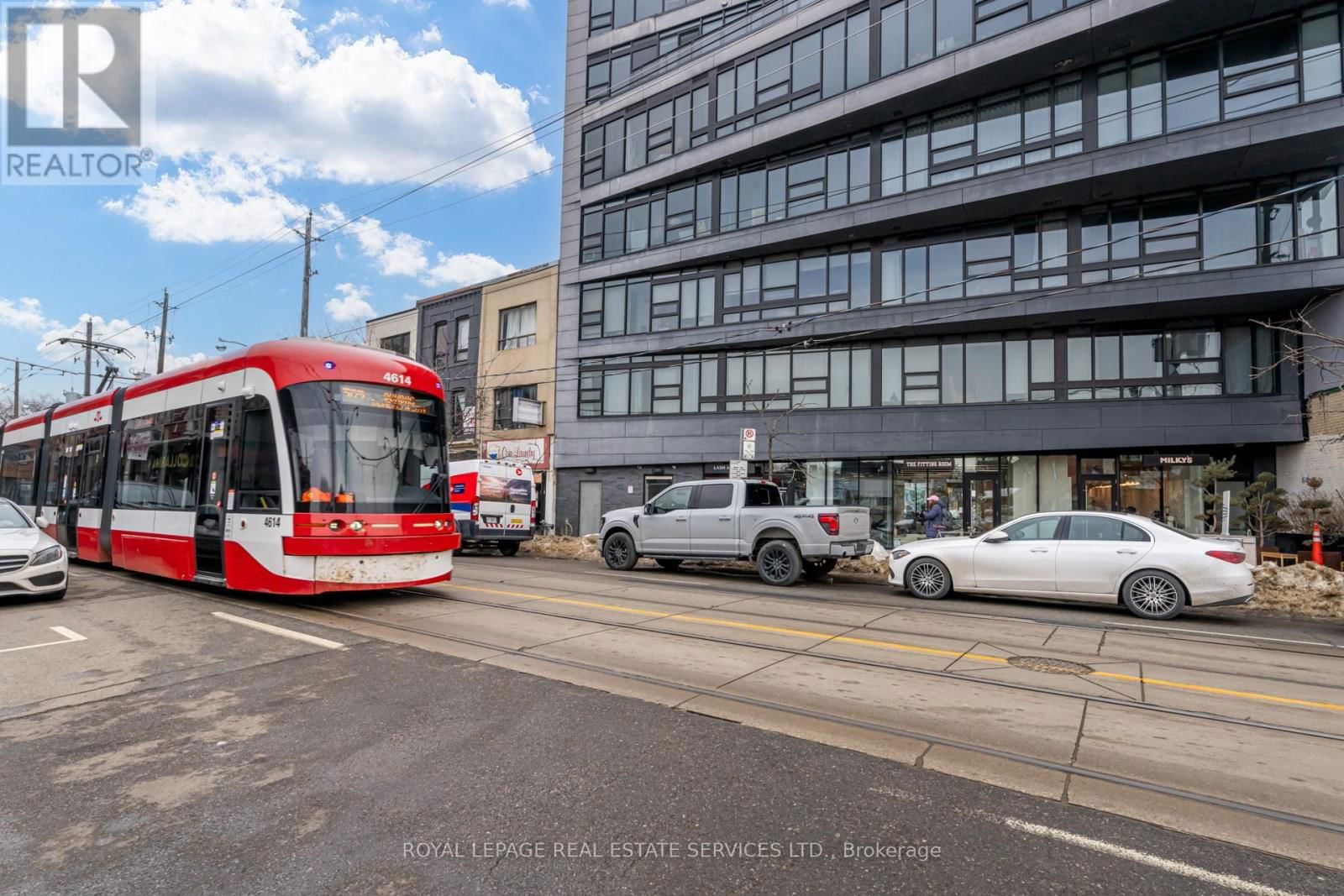 404 - 1239 DUNDAS STREET WEST Image 2