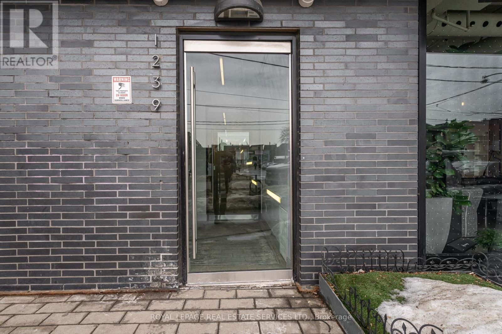 404 - 1239 DUNDAS STREET WEST Image 3
