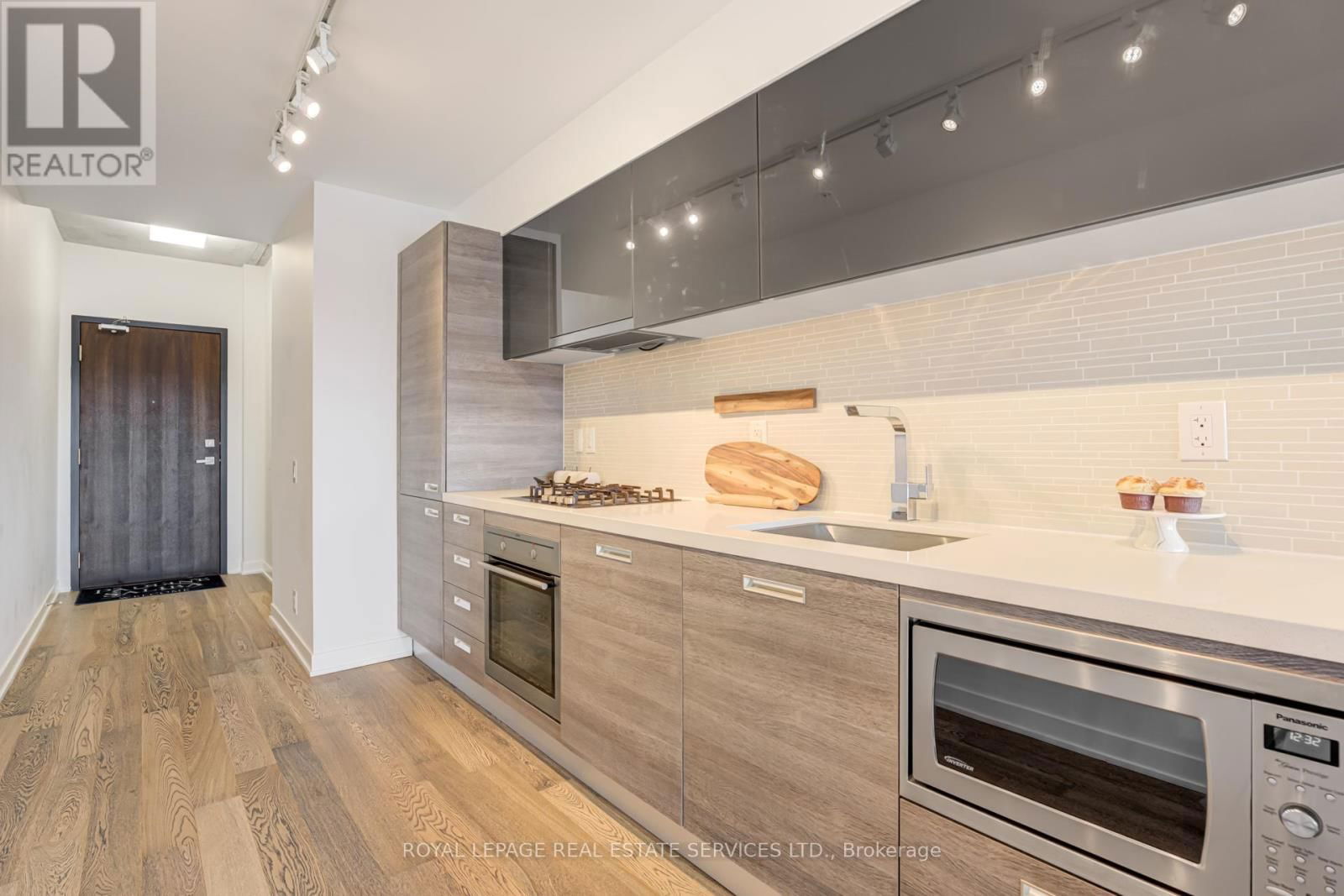 404 - 1239 DUNDAS STREET WEST Image 7