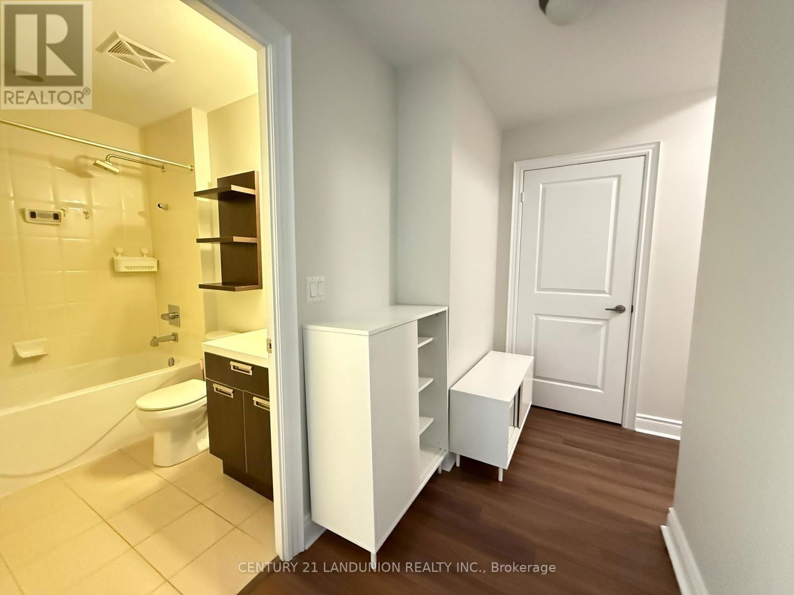 2902 - 28 TED ROGERS WAY Image 18