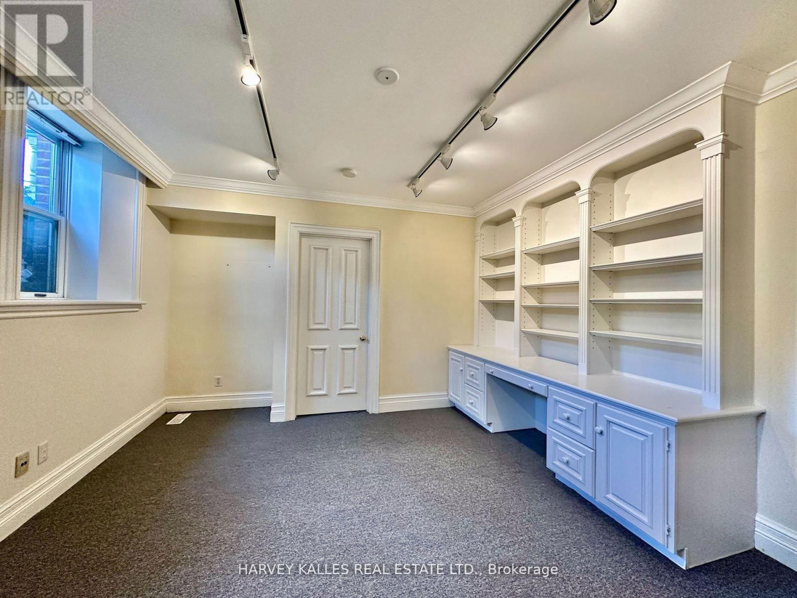 Lower - 211 CARLTON STREET Image 12