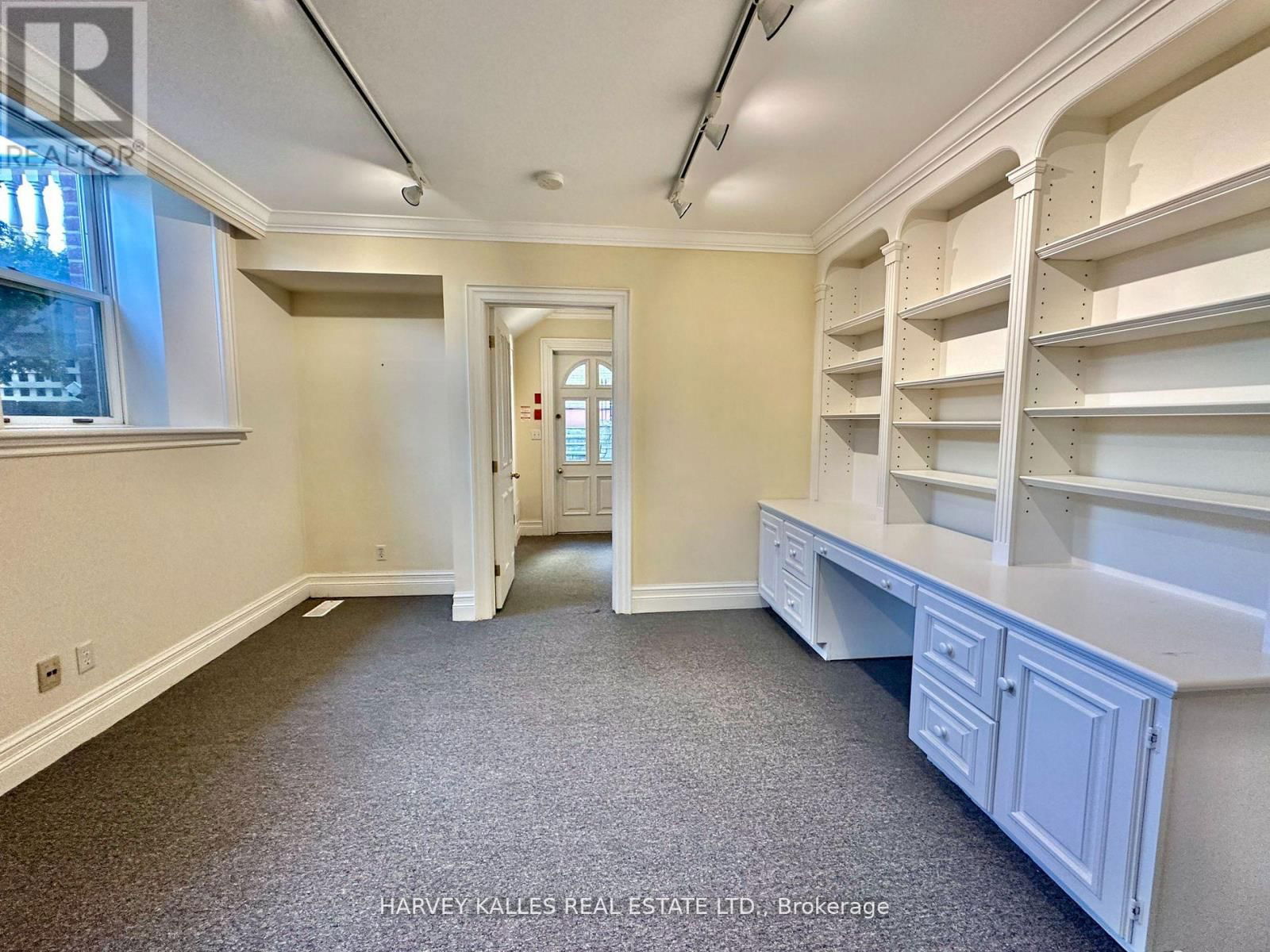 Lower - 211 CARLTON STREET Image 13