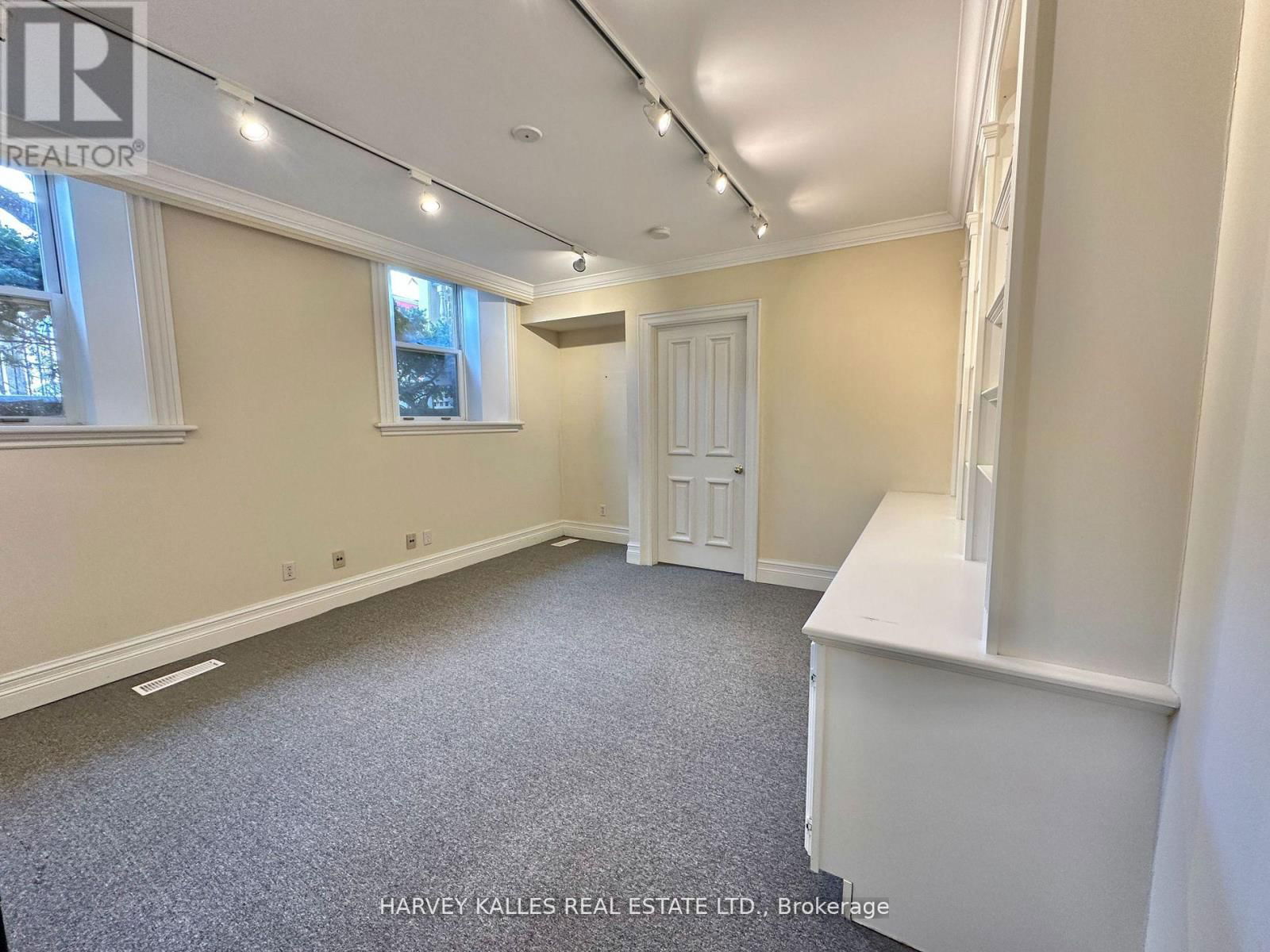 Lower - 211 CARLTON STREET Image 14