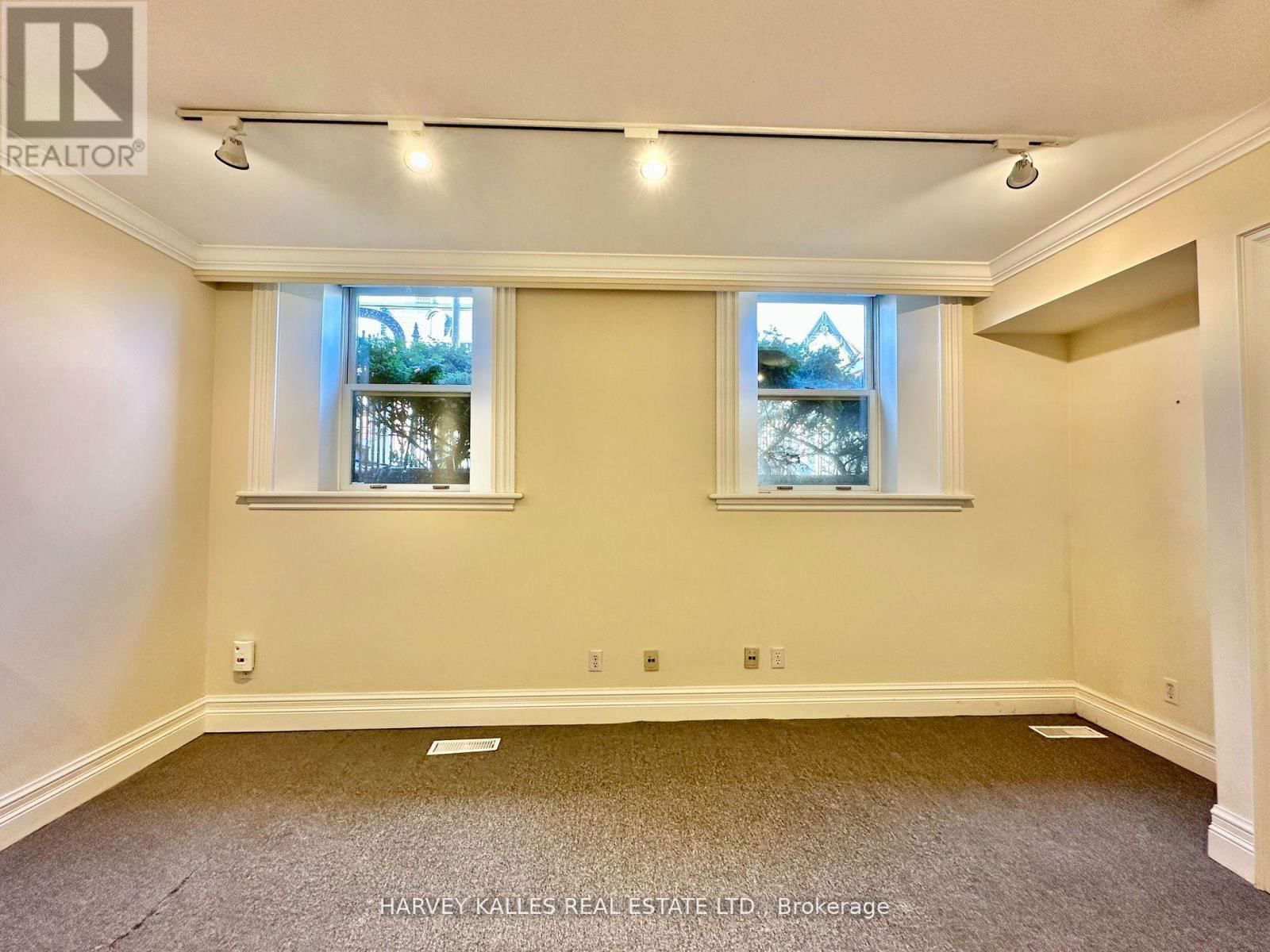 Lower - 211 CARLTON STREET Image 16