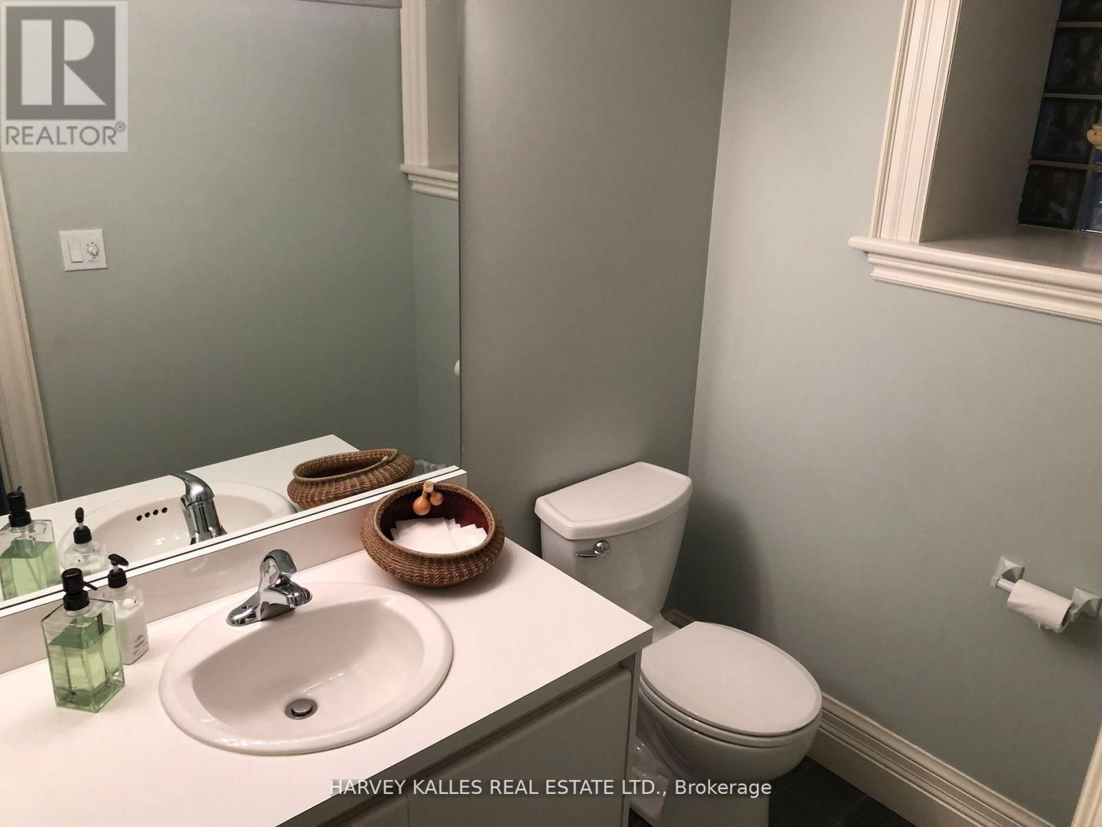 Lower - 211 CARLTON STREET Image 20