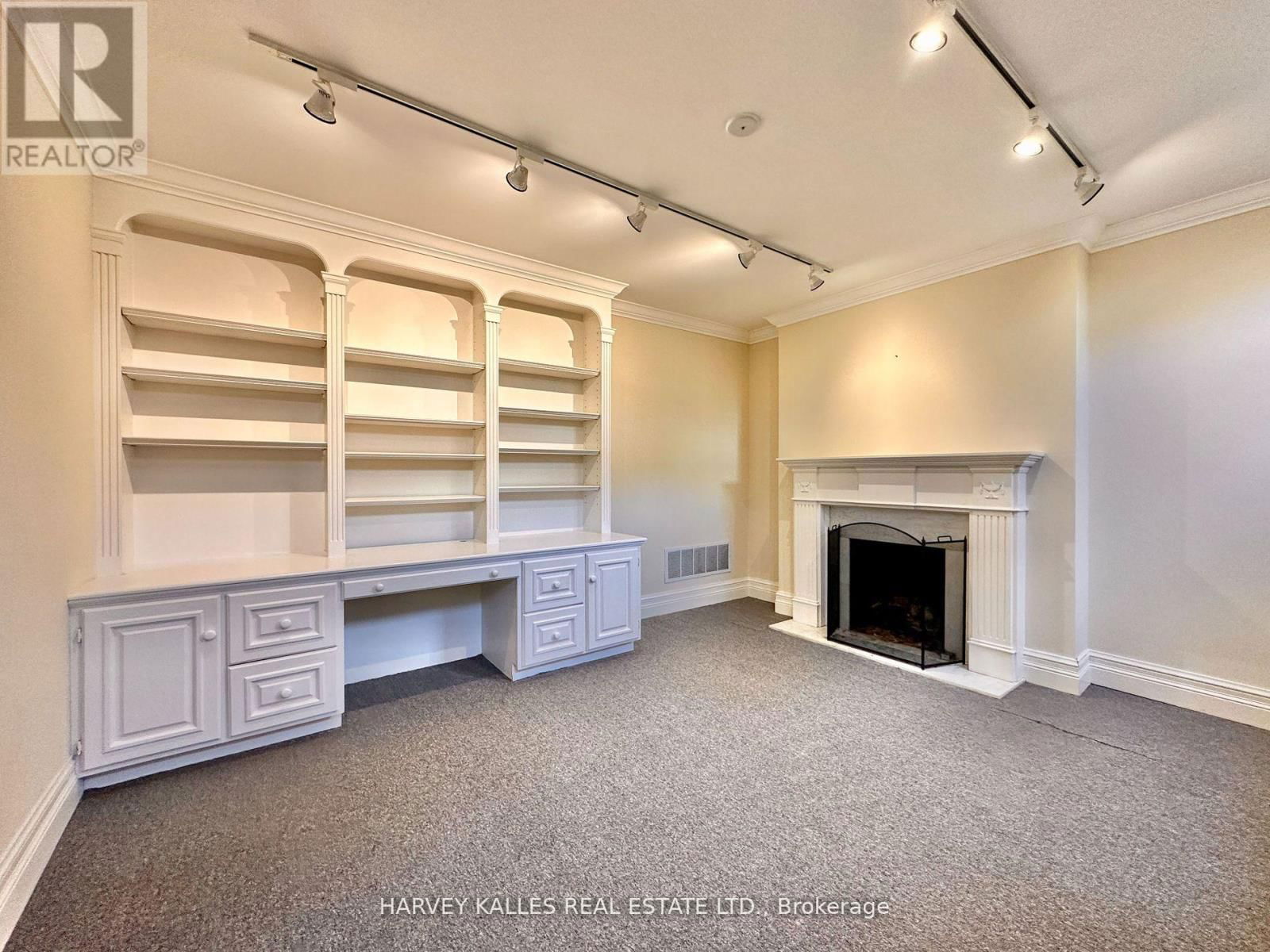 Lower - 211 CARLTON STREET Image 9