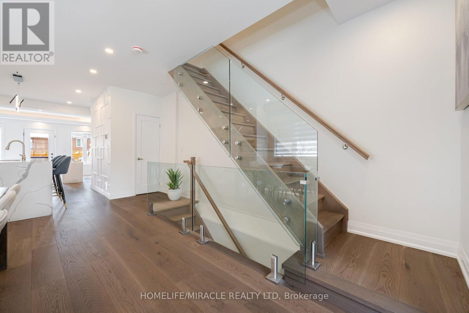 388 OAKWOOD AVENUE Image 17