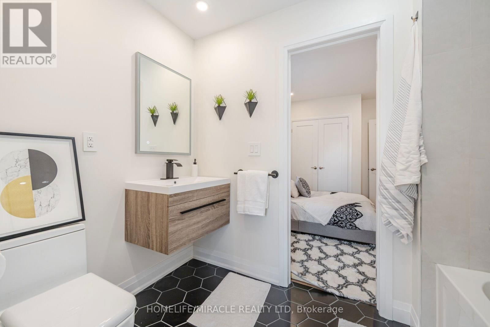 388 OAKWOOD AVENUE Image 33