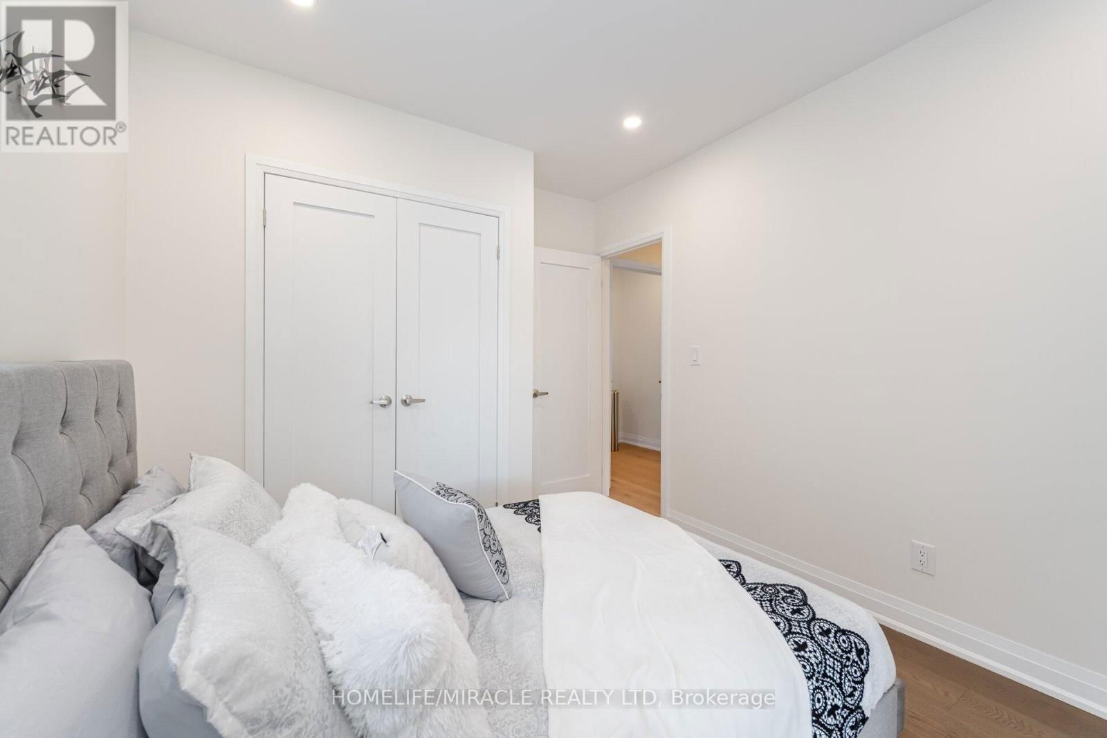 388 OAKWOOD AVENUE Image 35