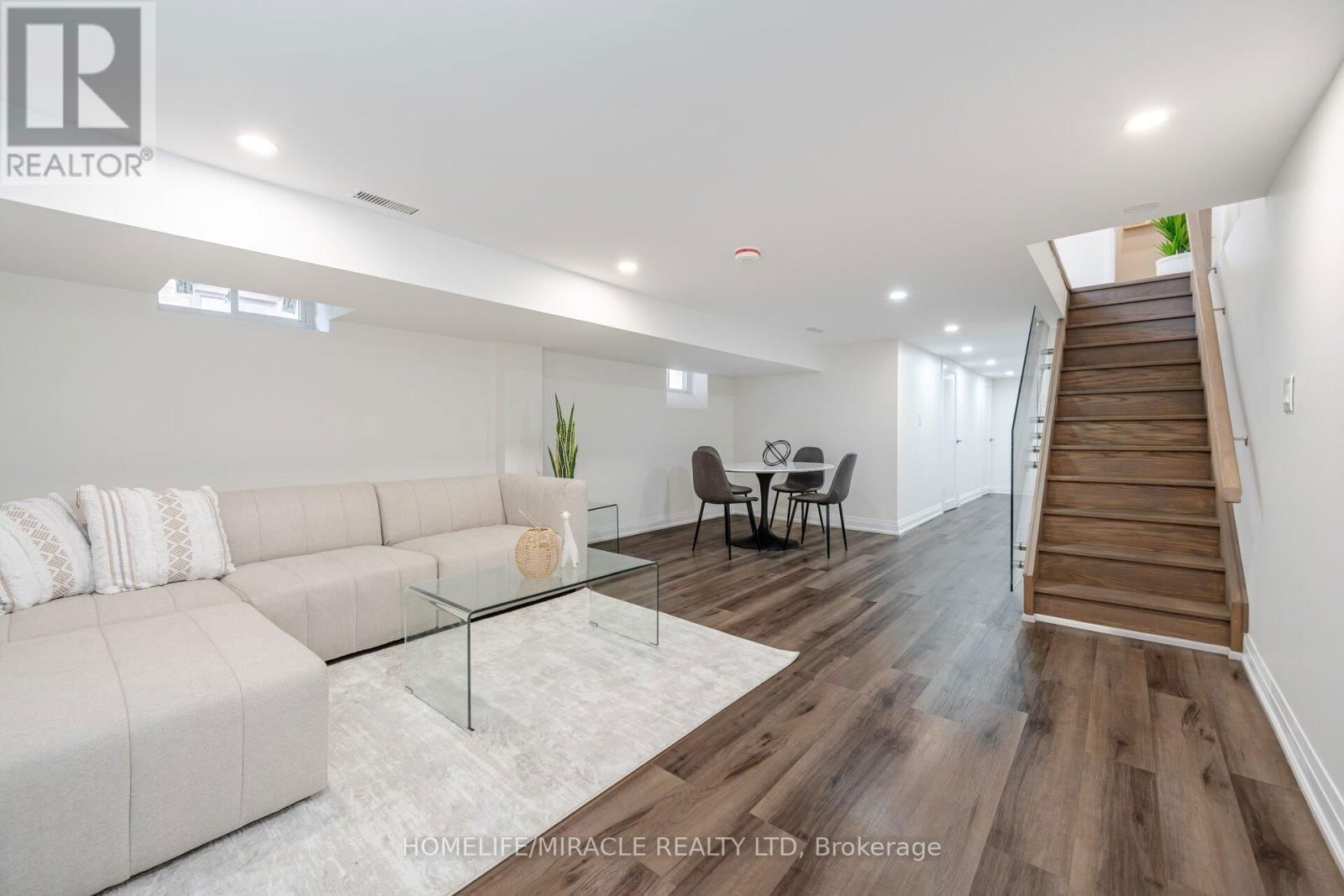 388 OAKWOOD AVENUE Image 38