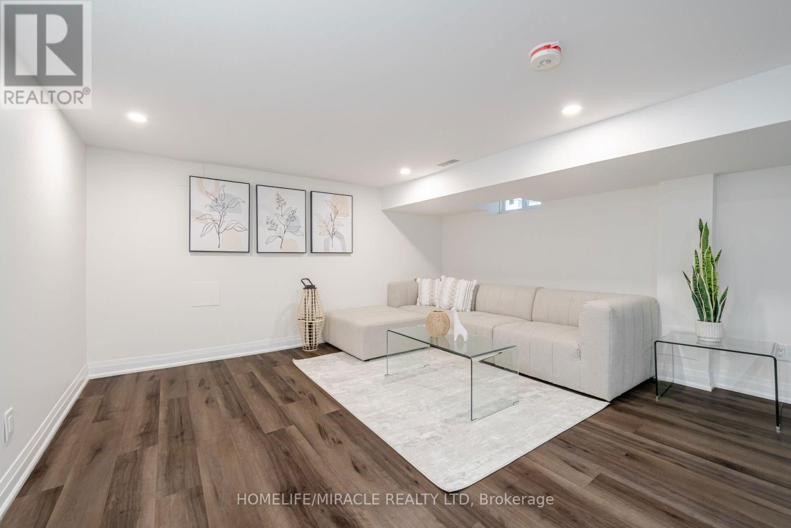 388 OAKWOOD AVENUE Image 39