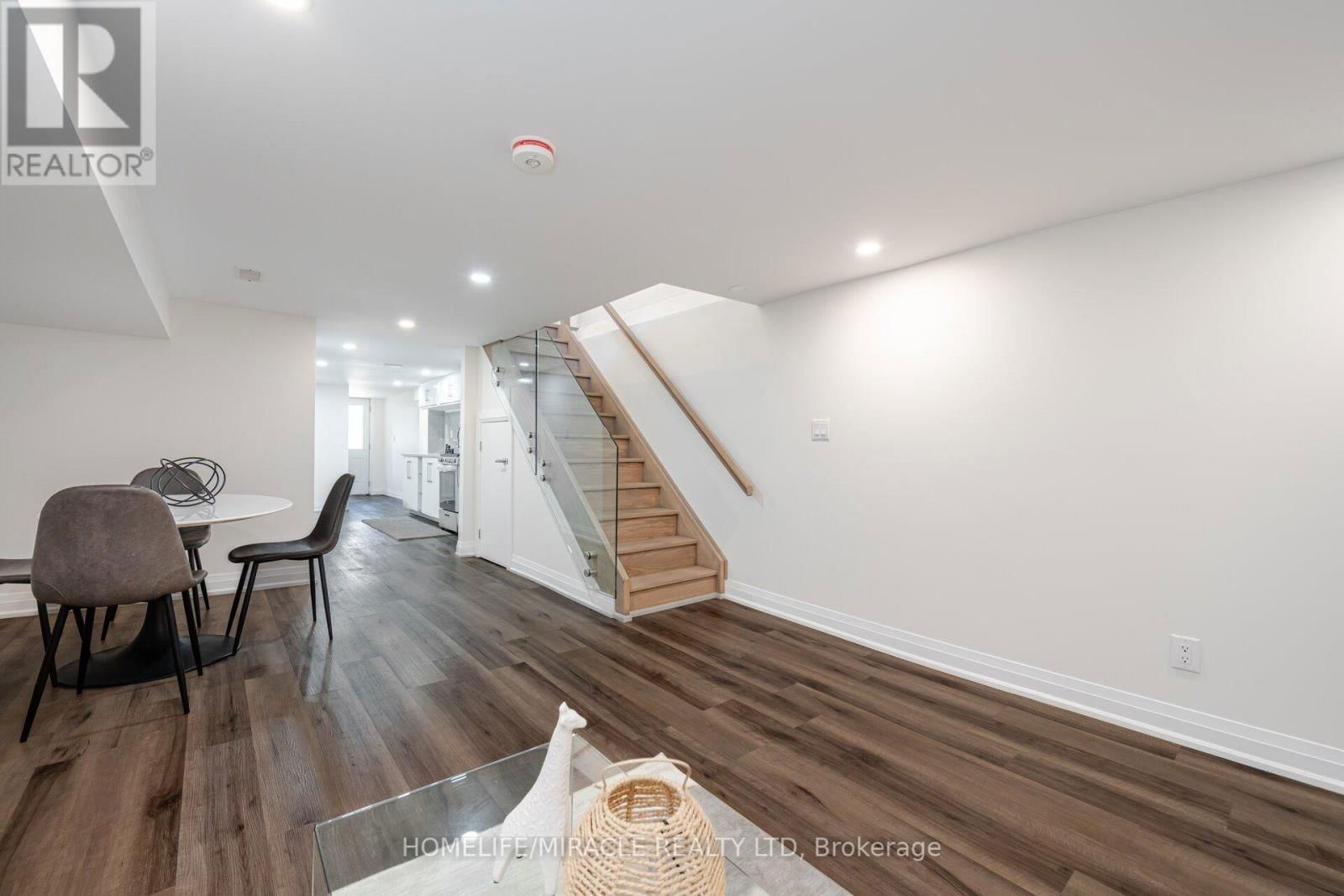 388 OAKWOOD AVENUE Image 40
