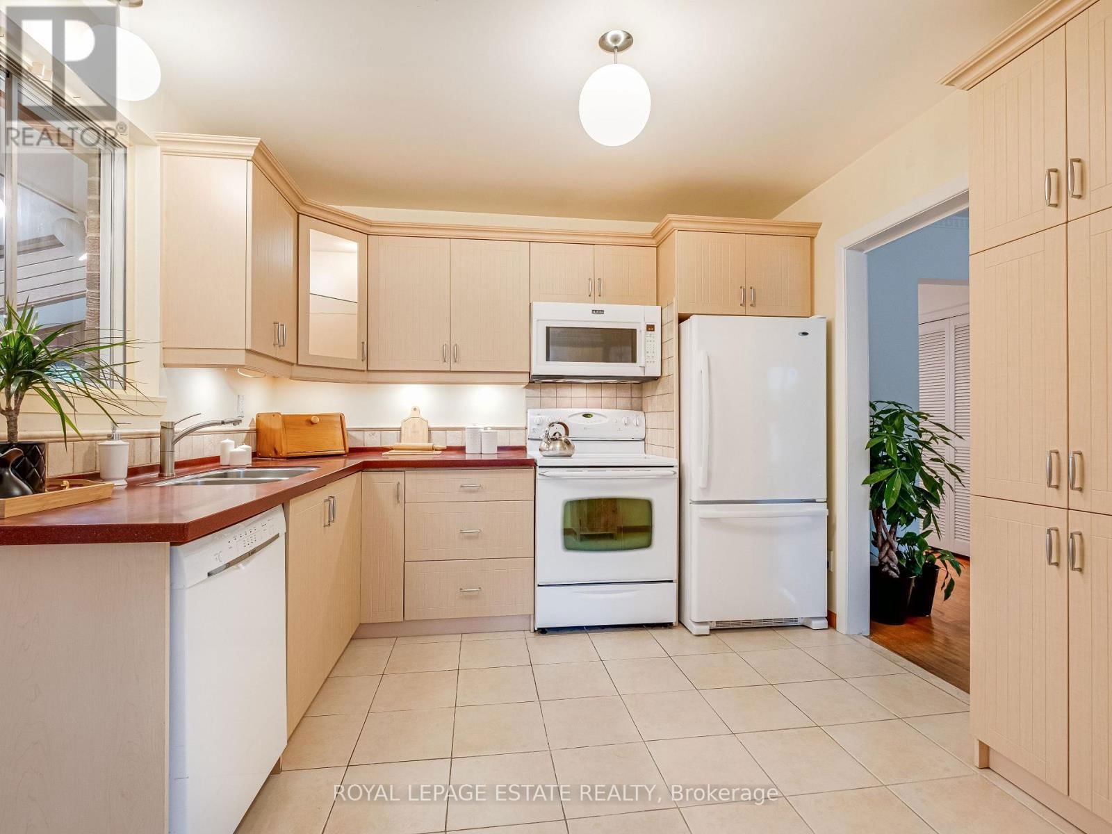 40 DUKINFIELD CRESCENT Image 10