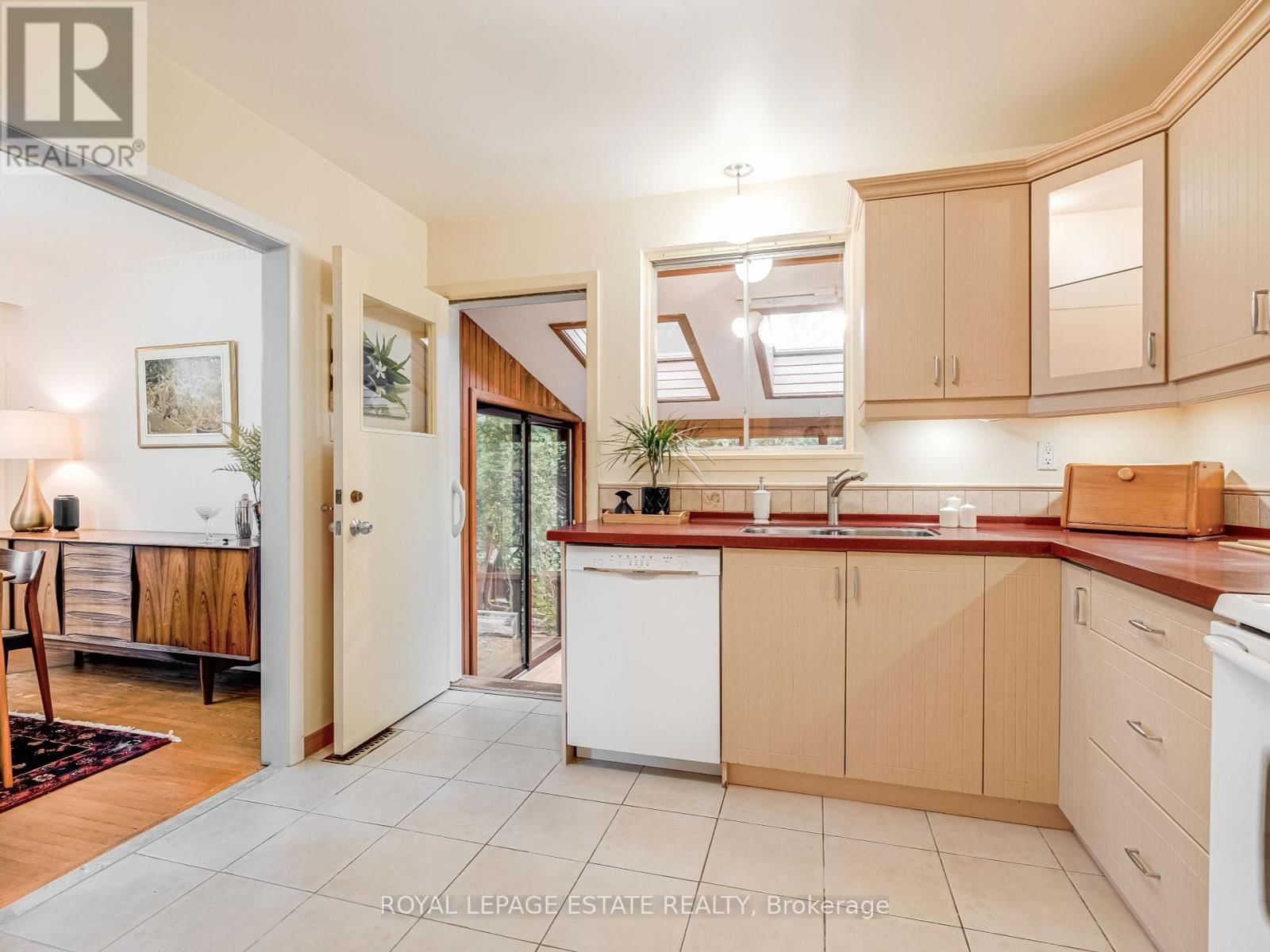 40 DUKINFIELD CRESCENT Image 9